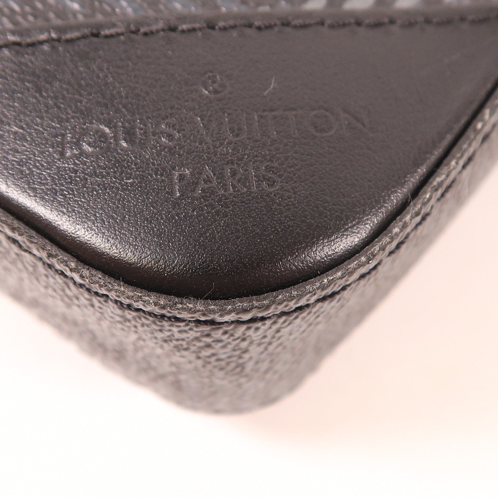 LOUIS VUITTON Damier Graphite Trio Messenger銀扣肩背袋