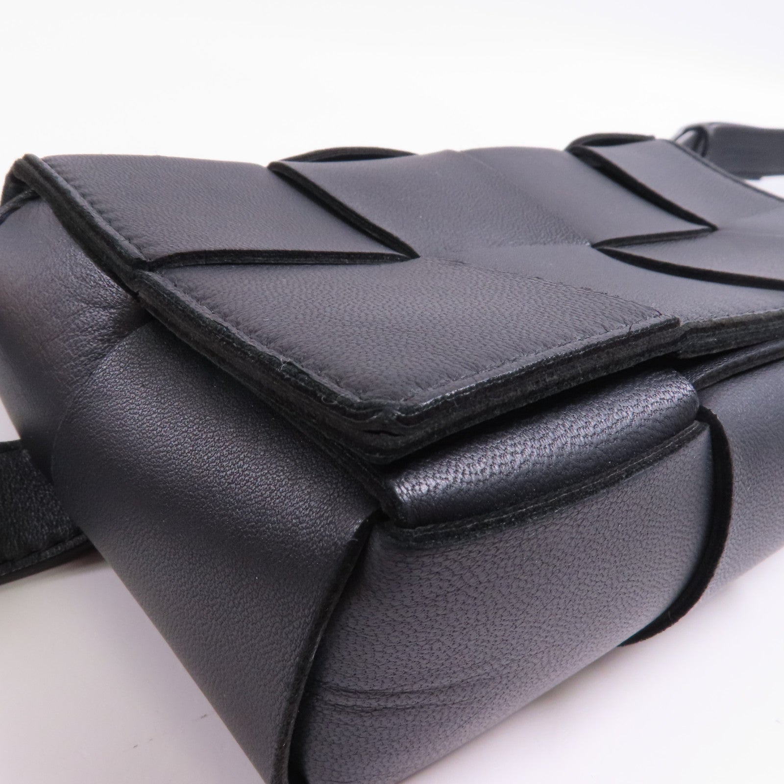 BOTTEGA VENETA 羊皮皮革Mini Cassette Belt Bag腰包/斜挎包