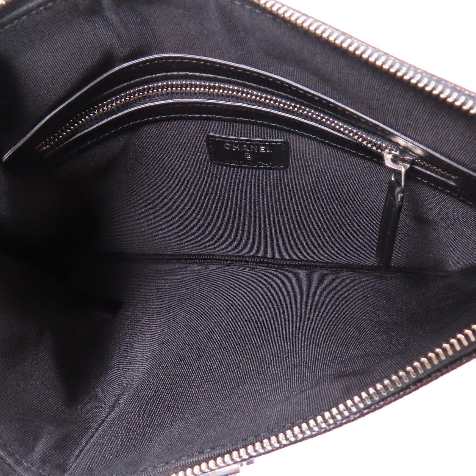 CHANEL 牛皮皮革Pouch銀扣手拿包