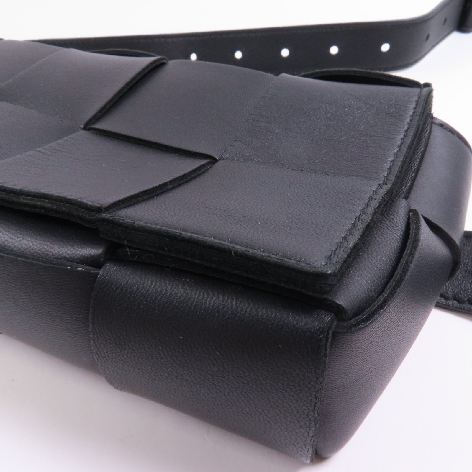 BOTTEGA VENETA 羊皮皮革Mini Cassette Belt Bag腰包/斜挎包