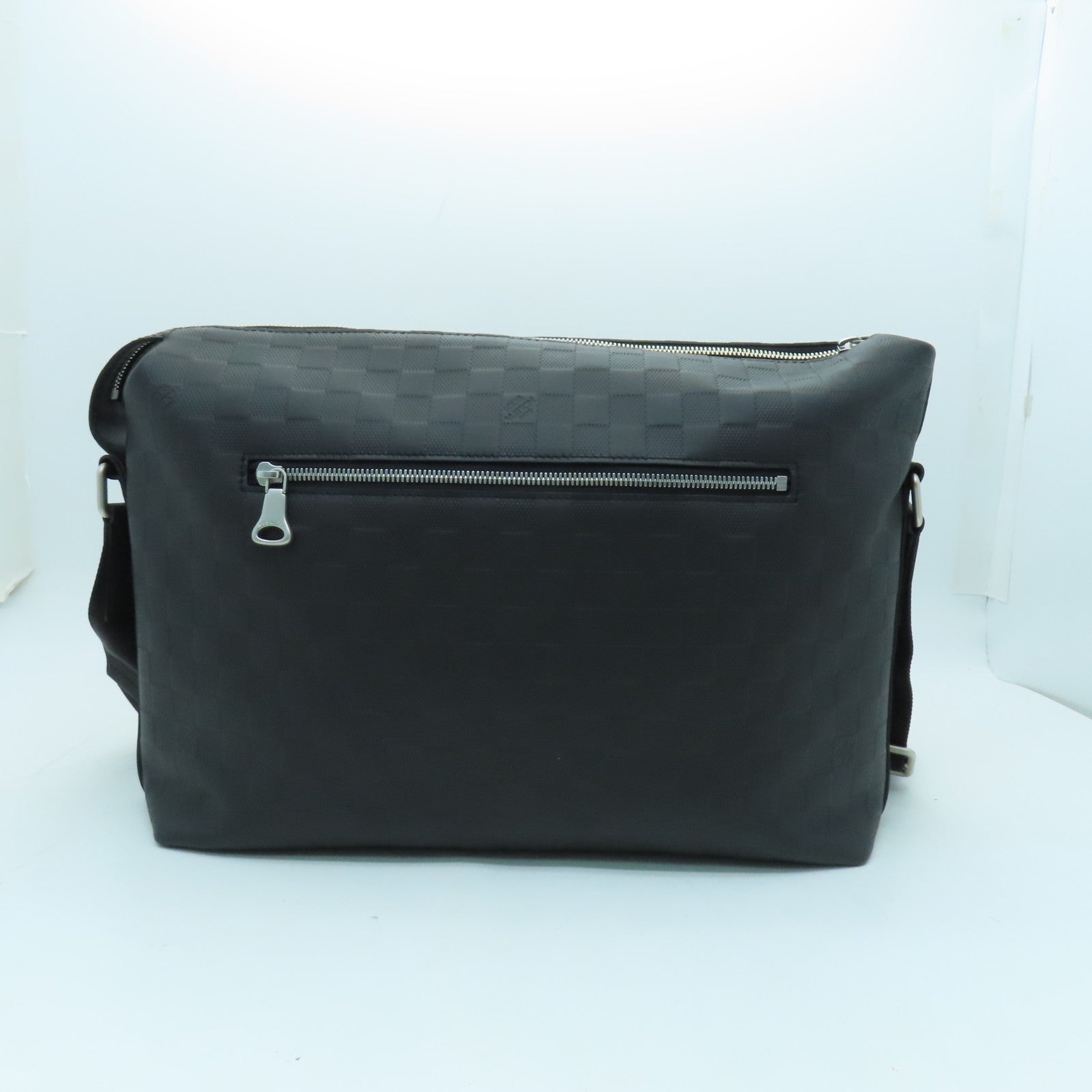 LOUIS VUITTON Damier infini Discovery Messenger MM silver buckle shoulder bag black