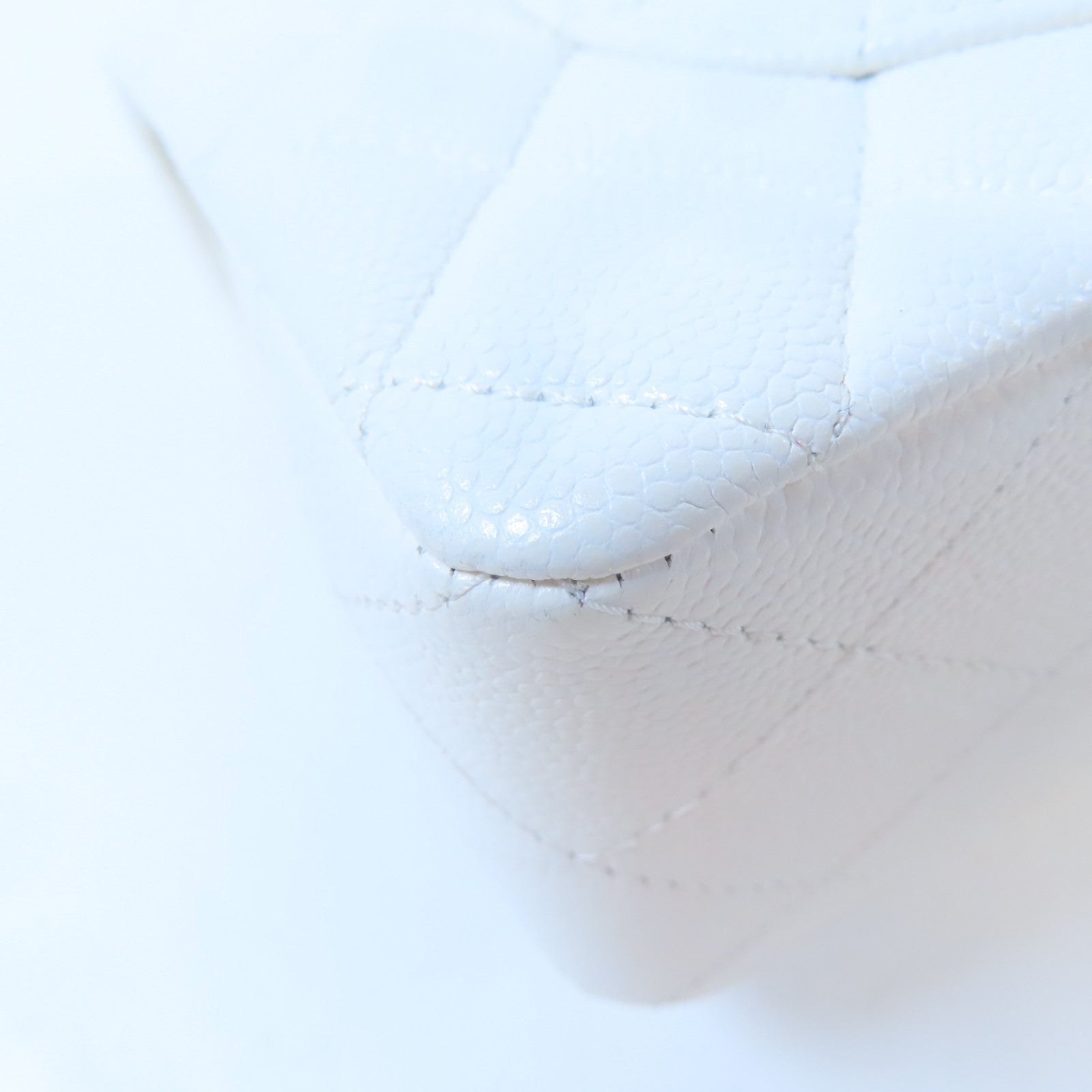 CHANEL 【激減優惠】菱格牛皮皮革Classic 23金扣鏈帶肩背袋白色