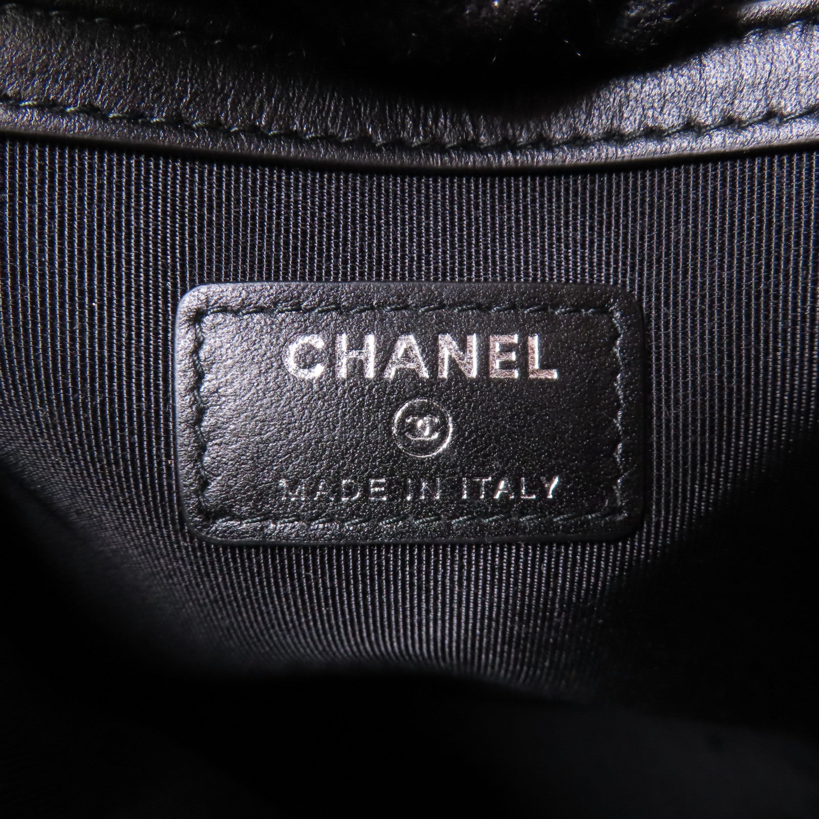 CHANEL 牛皮皮革Pouch銀扣手拿包