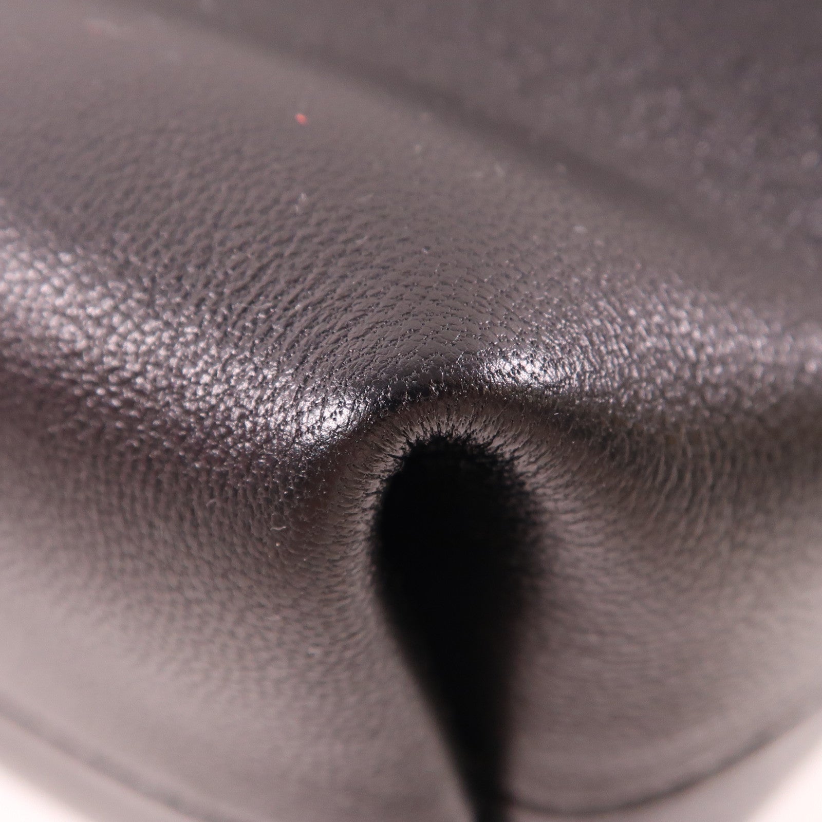 Valentino 羊皮皮革V Logo Pouf Mini Bucket金扣肩背袋