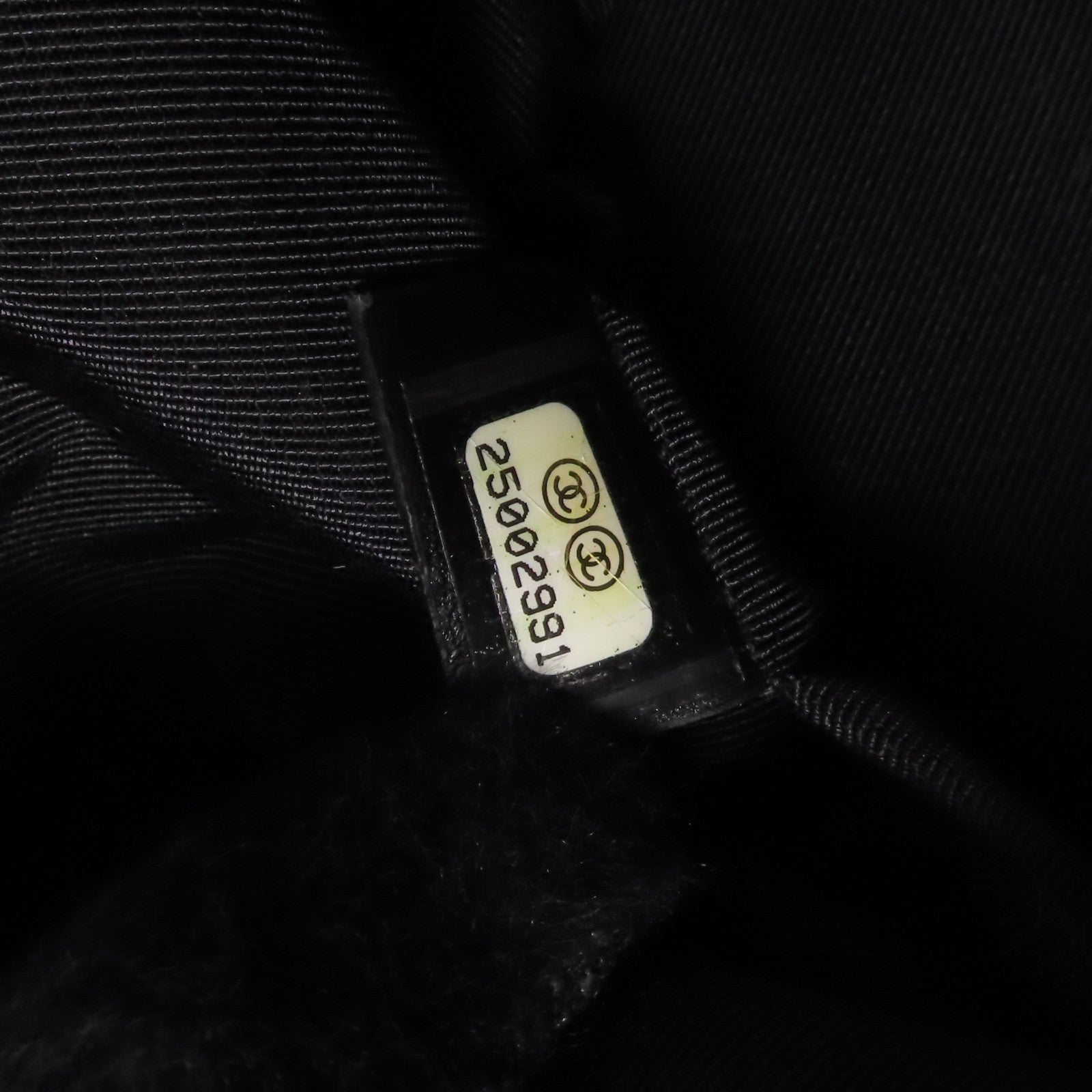 CHANEL 牛皮皮革Pouch銀扣手拿包