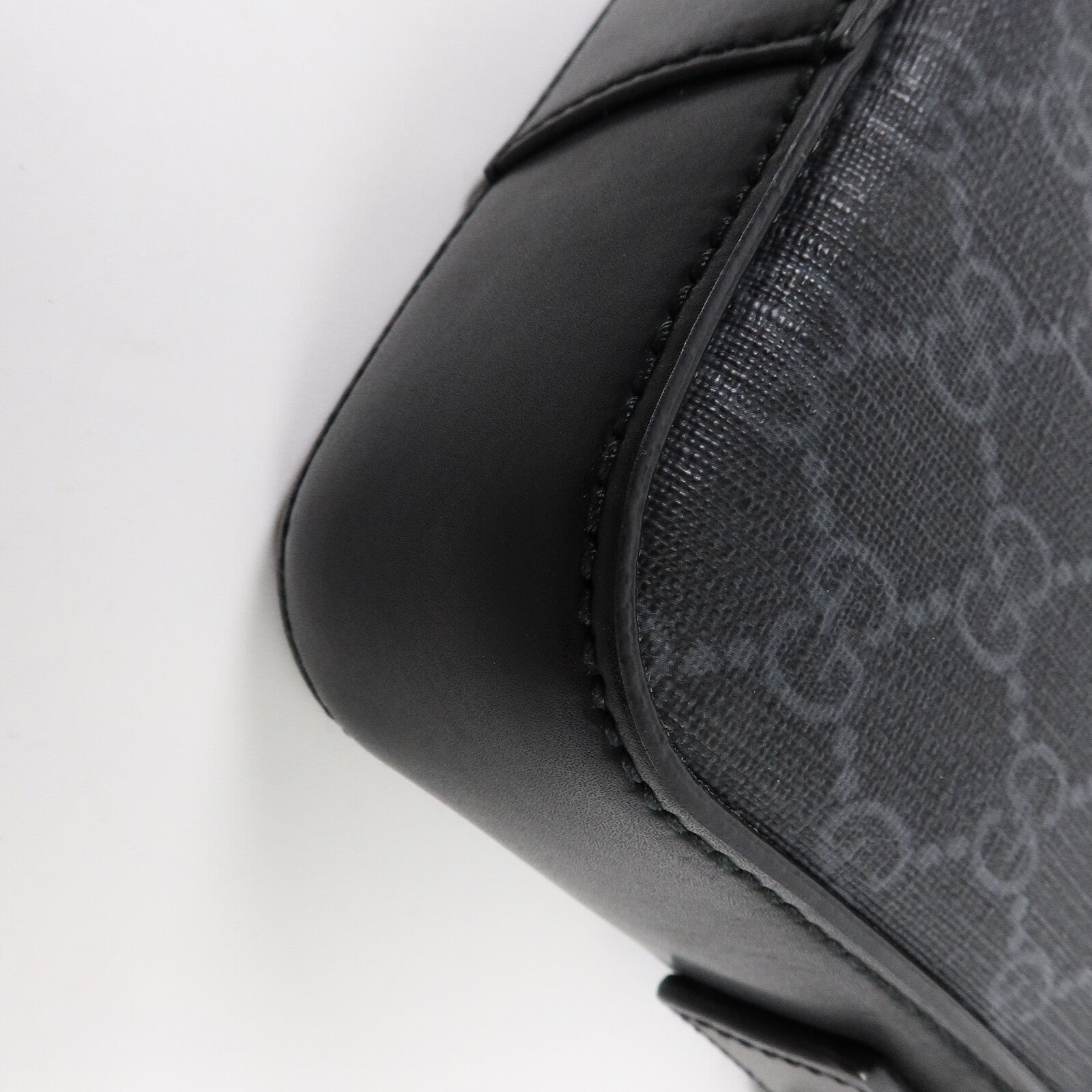 GUCCI 塗層帆布GG Supreme Messenger肩背袋