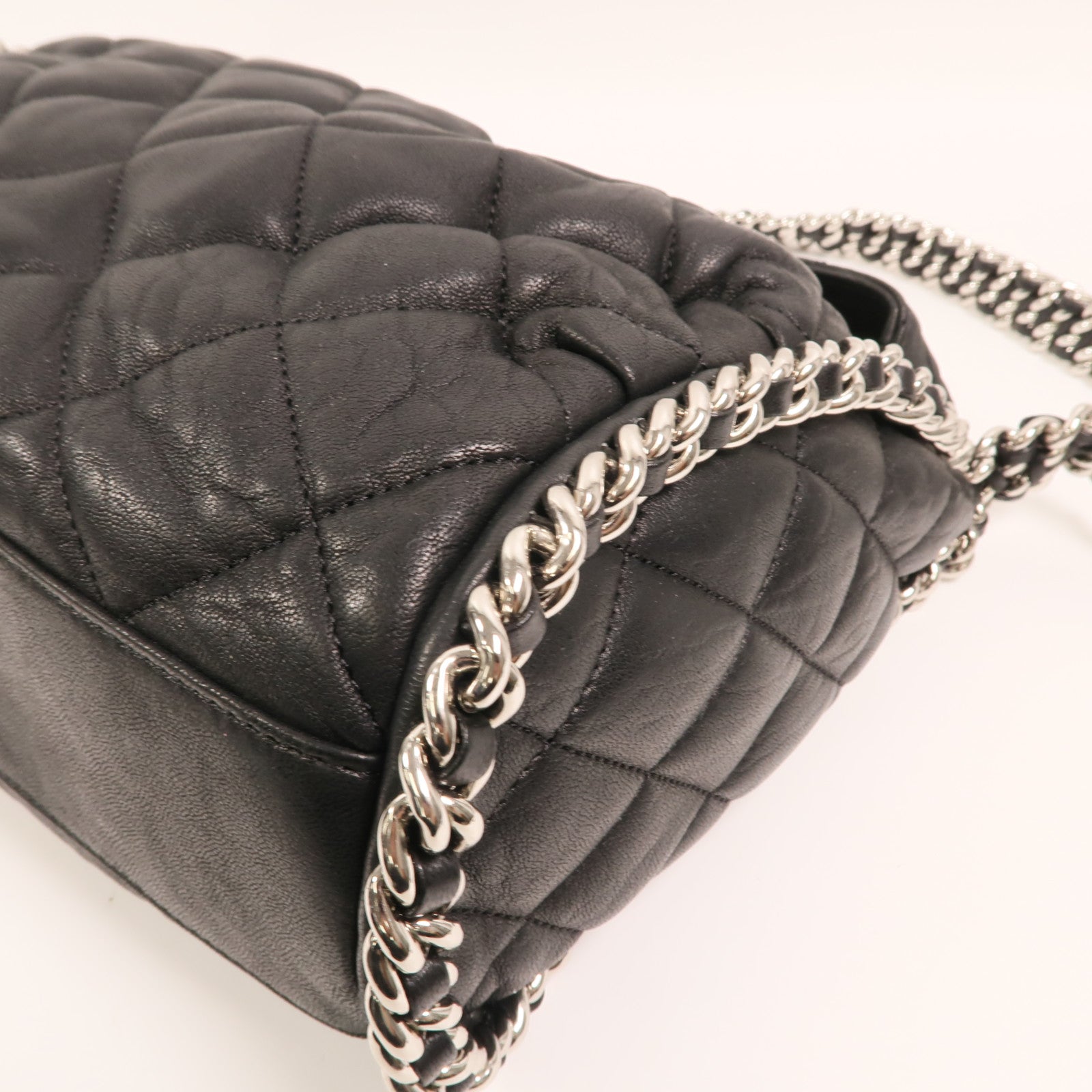 CHANEL 牛皮皮革Chain Around Hobo Bag銀扣鏈帶肩背袋