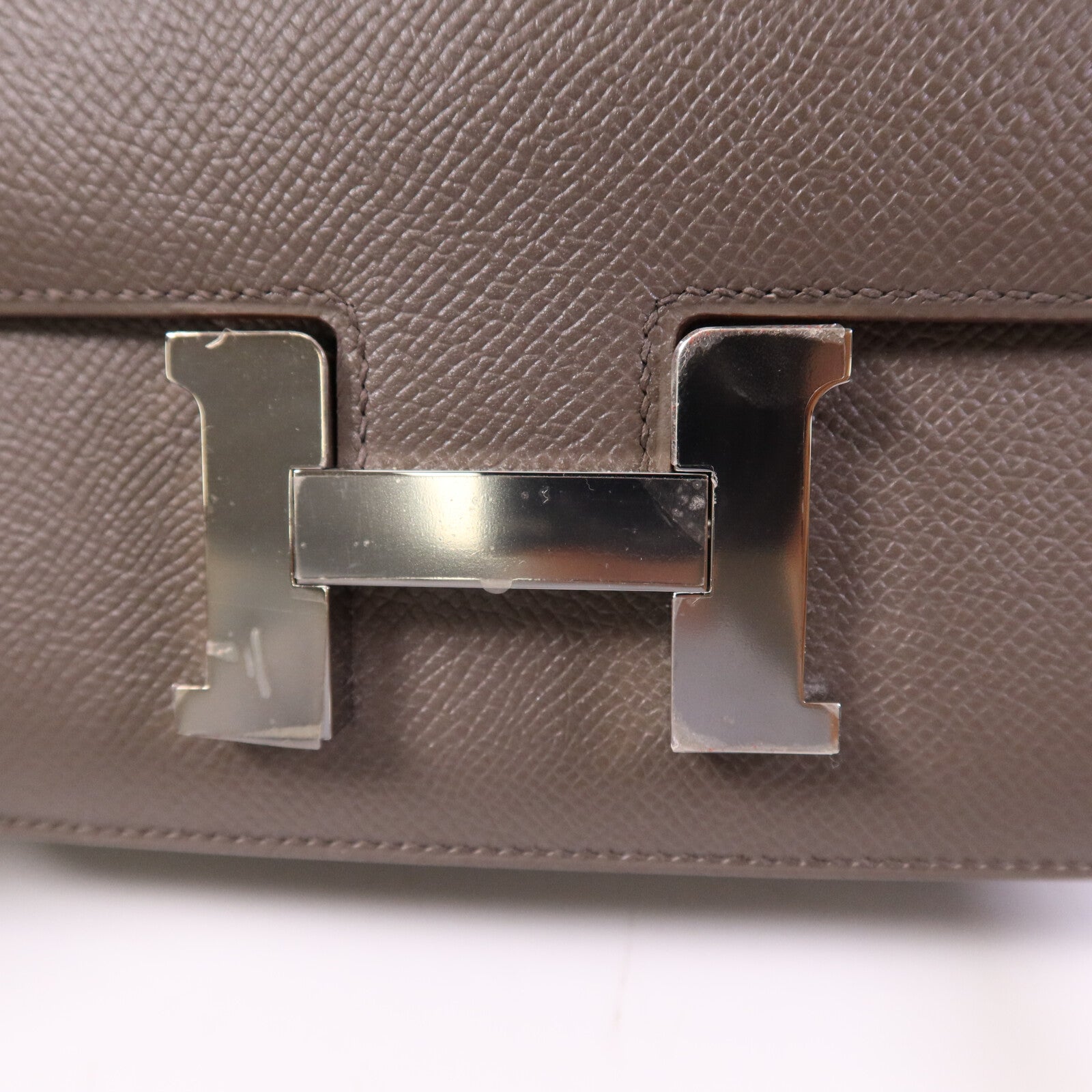 HERMES Epsom皮革Constance Mini銀扣肩背袋Etain