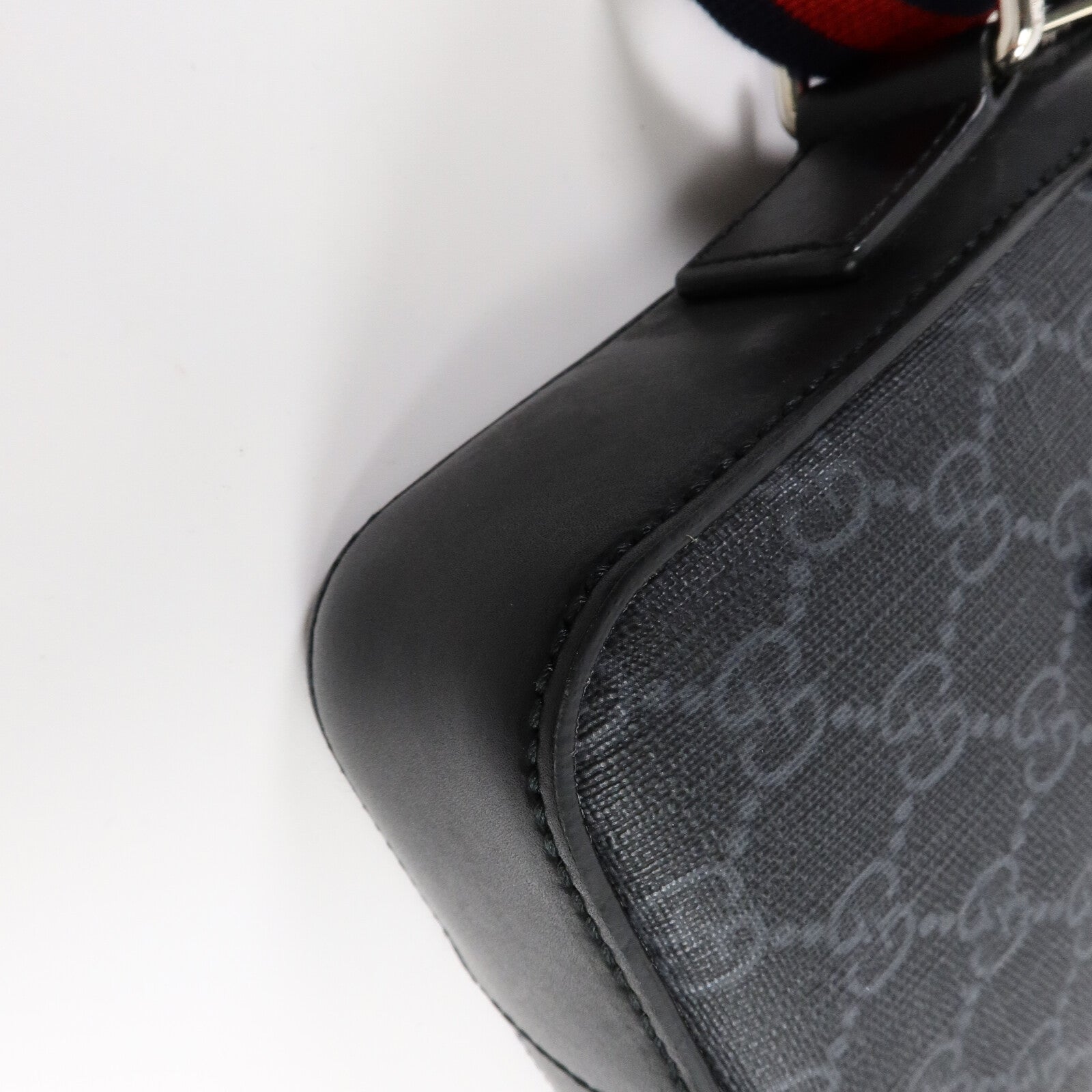 GUCCI 塗層帆布GG Supreme Messenger肩背袋