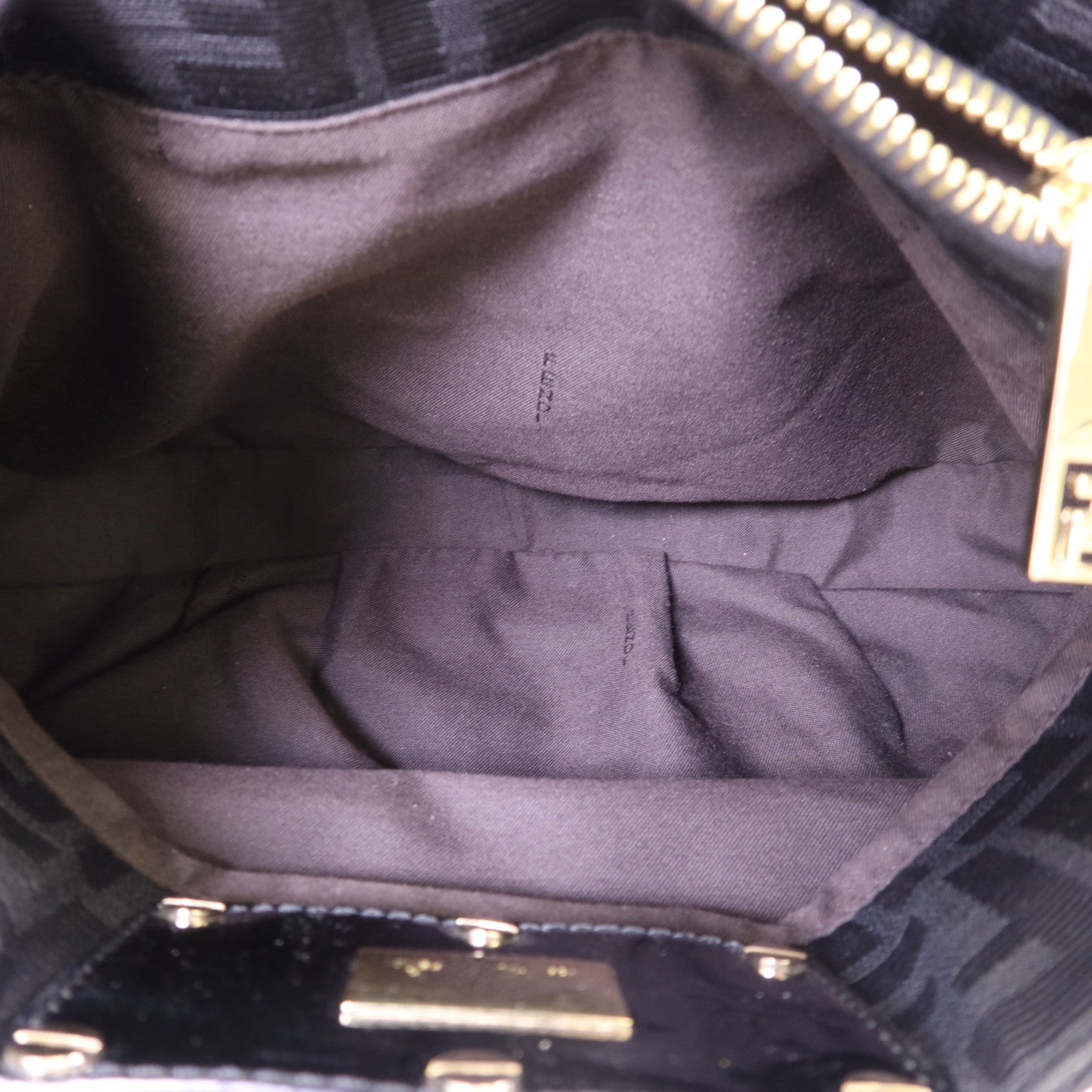 FENDI 帆布Shoulder Bag金扣肩背袋