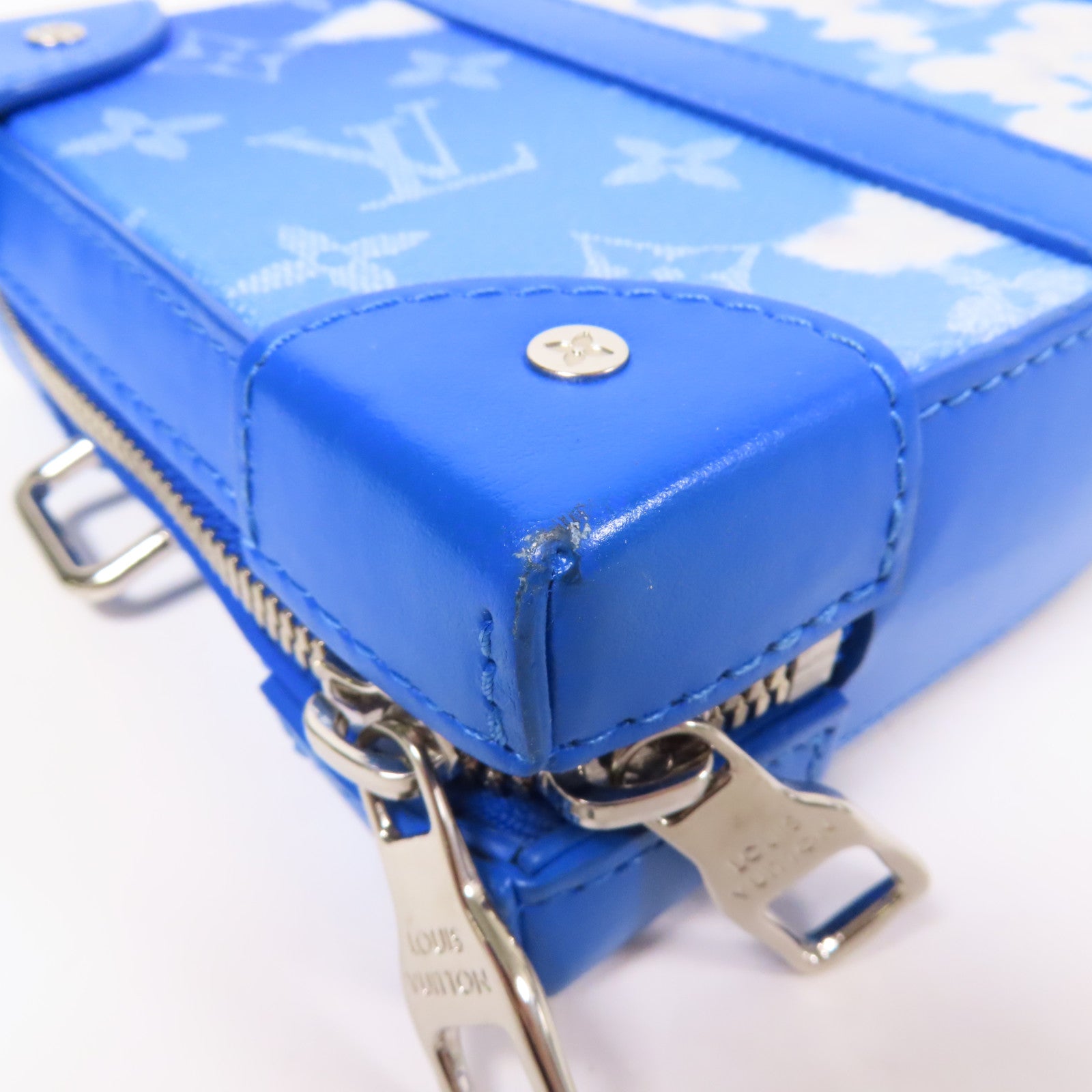 LOUIS VUITTON 【激減優惠】Monogram Clouds Soft Trunk Wallet銀扣肩背袋