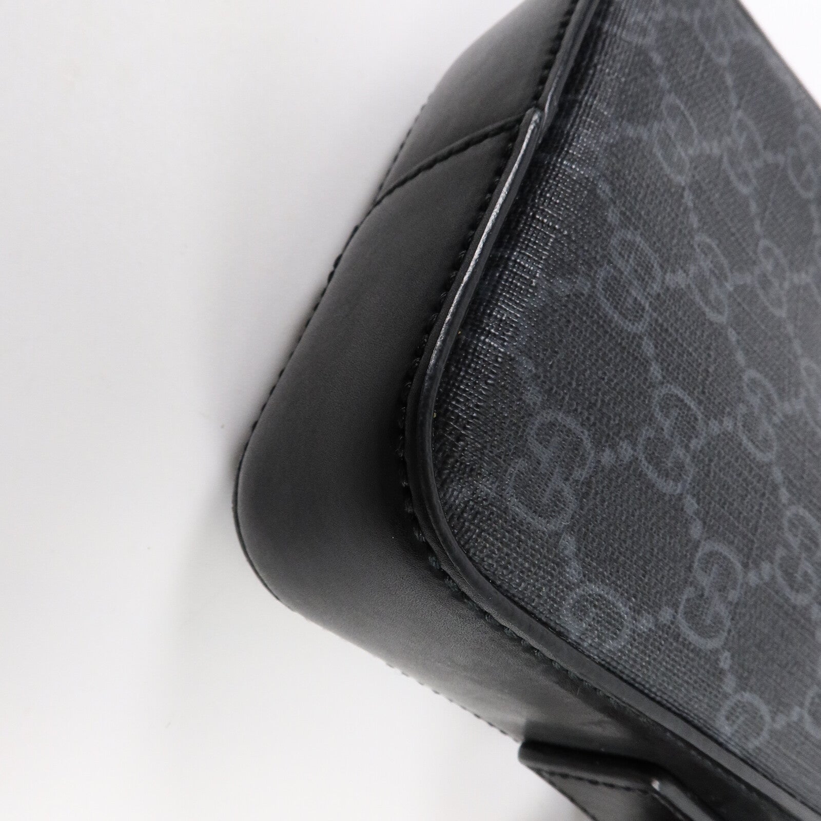 GUCCI 塗層帆布GG Supreme Messenger肩背袋