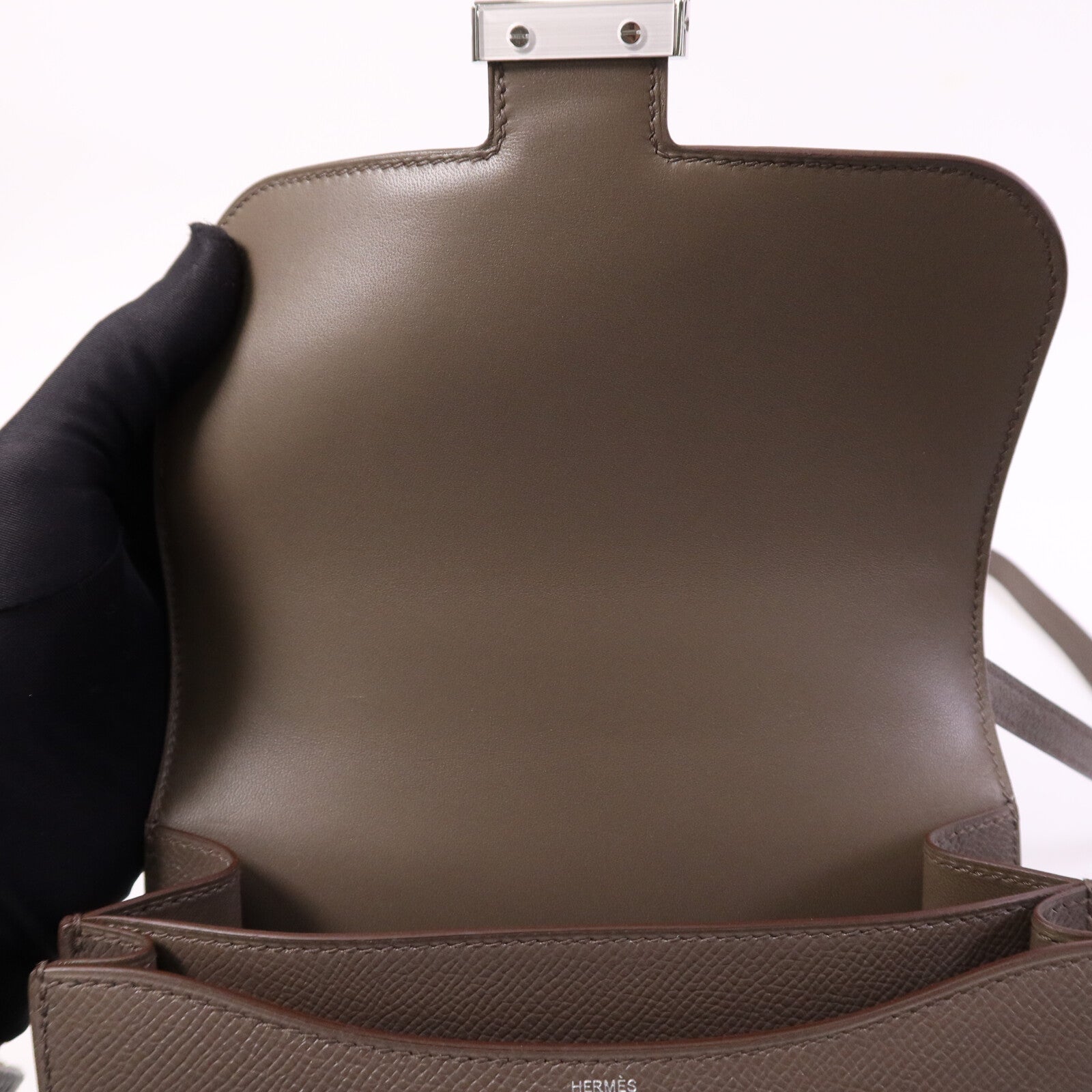 HERMES Epsom皮革Constance Mini銀扣肩背袋Etain