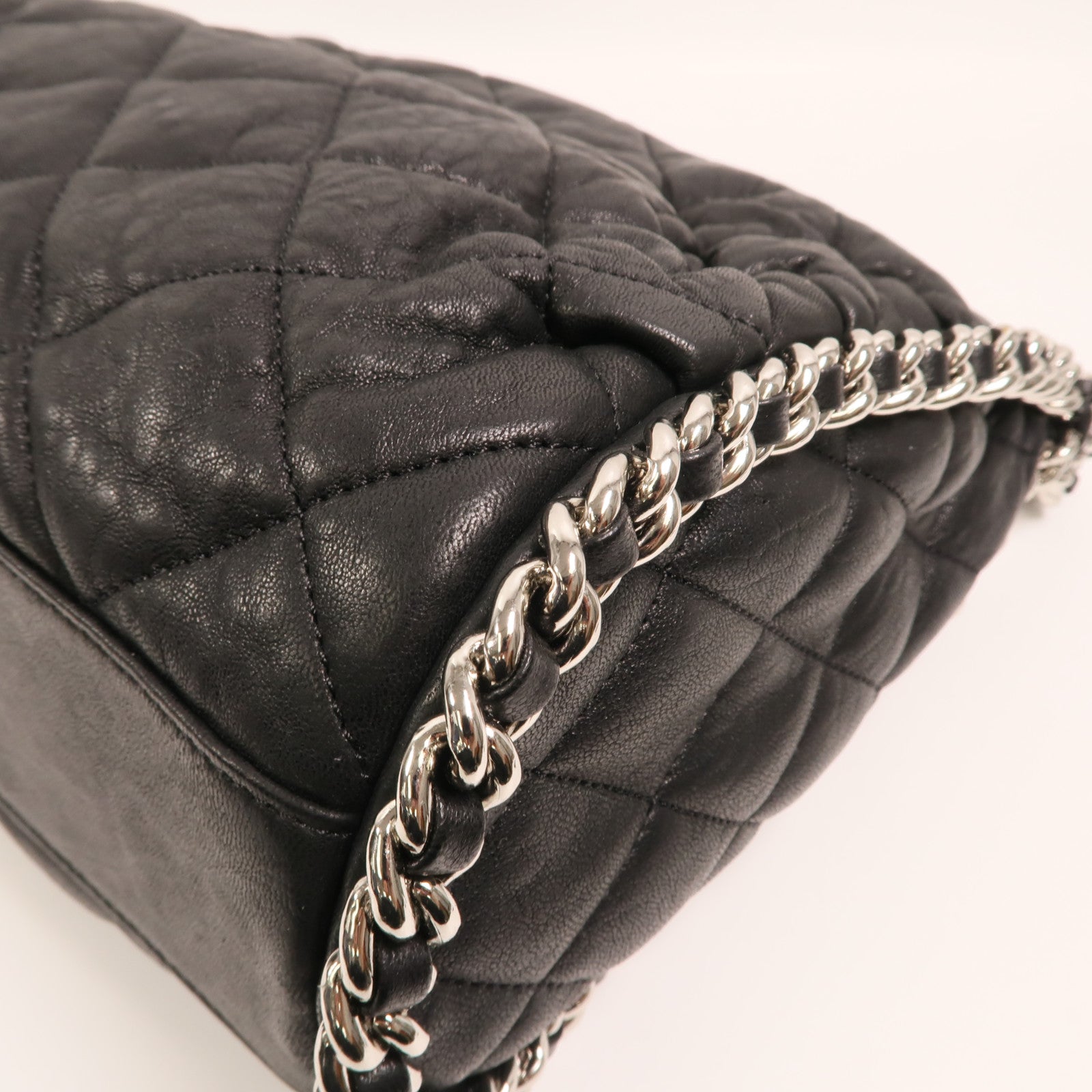 CHANEL 牛皮皮革Chain Around Hobo Bag銀扣鏈帶肩背袋
