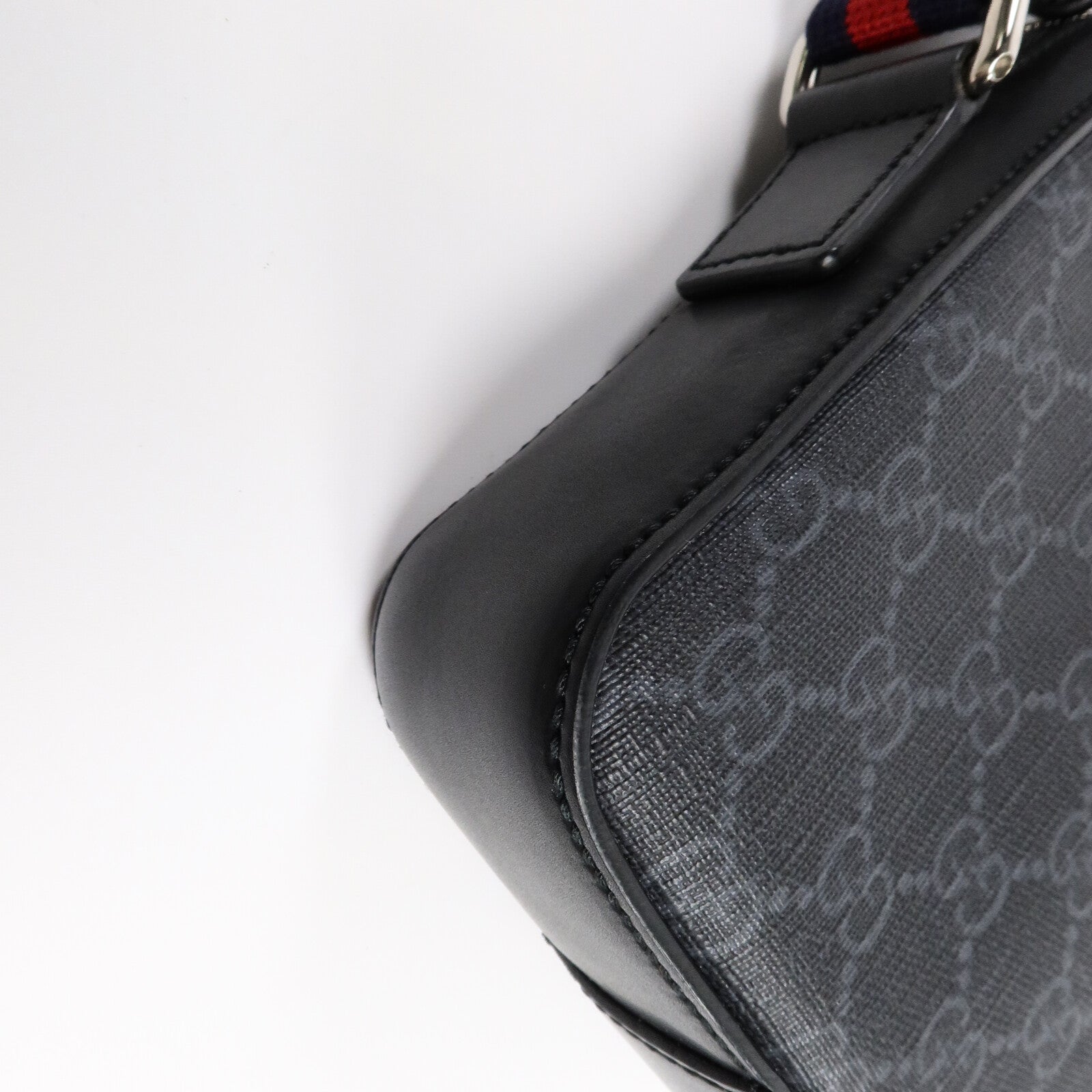 GUCCI 塗層帆布GG Supreme Messenger肩背袋