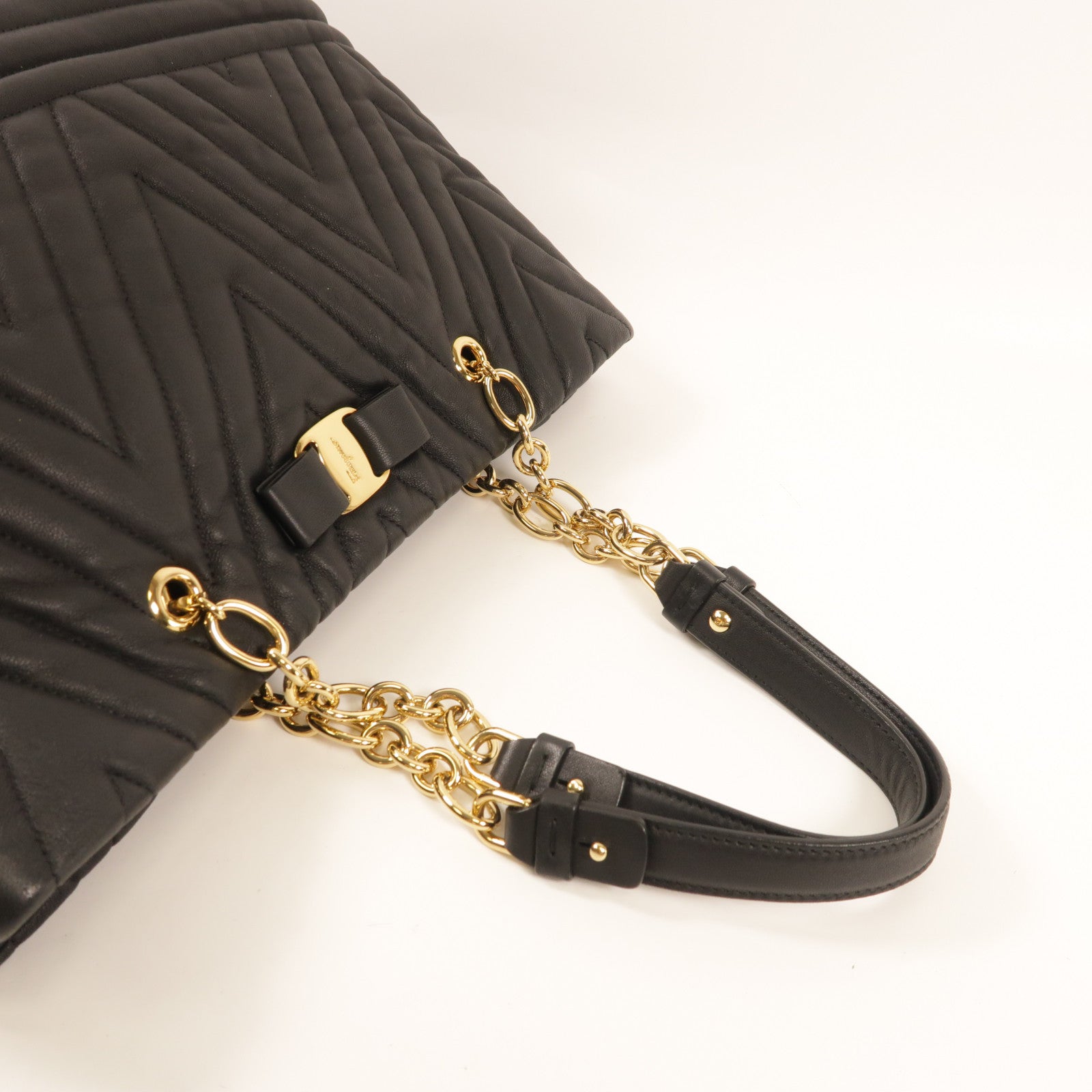 Salvatore Ferragamo 牛皮皮革Hand Bag金扣肩背袋