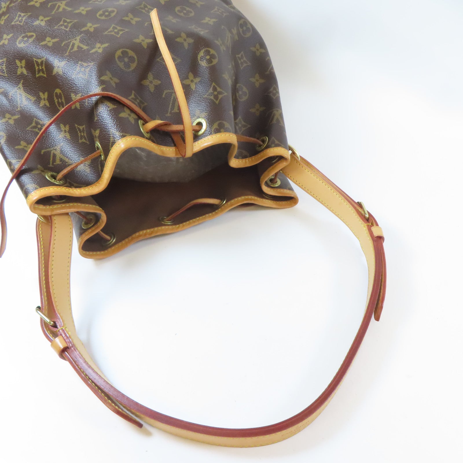LOUIS VUITTON Monogram Noe金扣肩背袋啡色