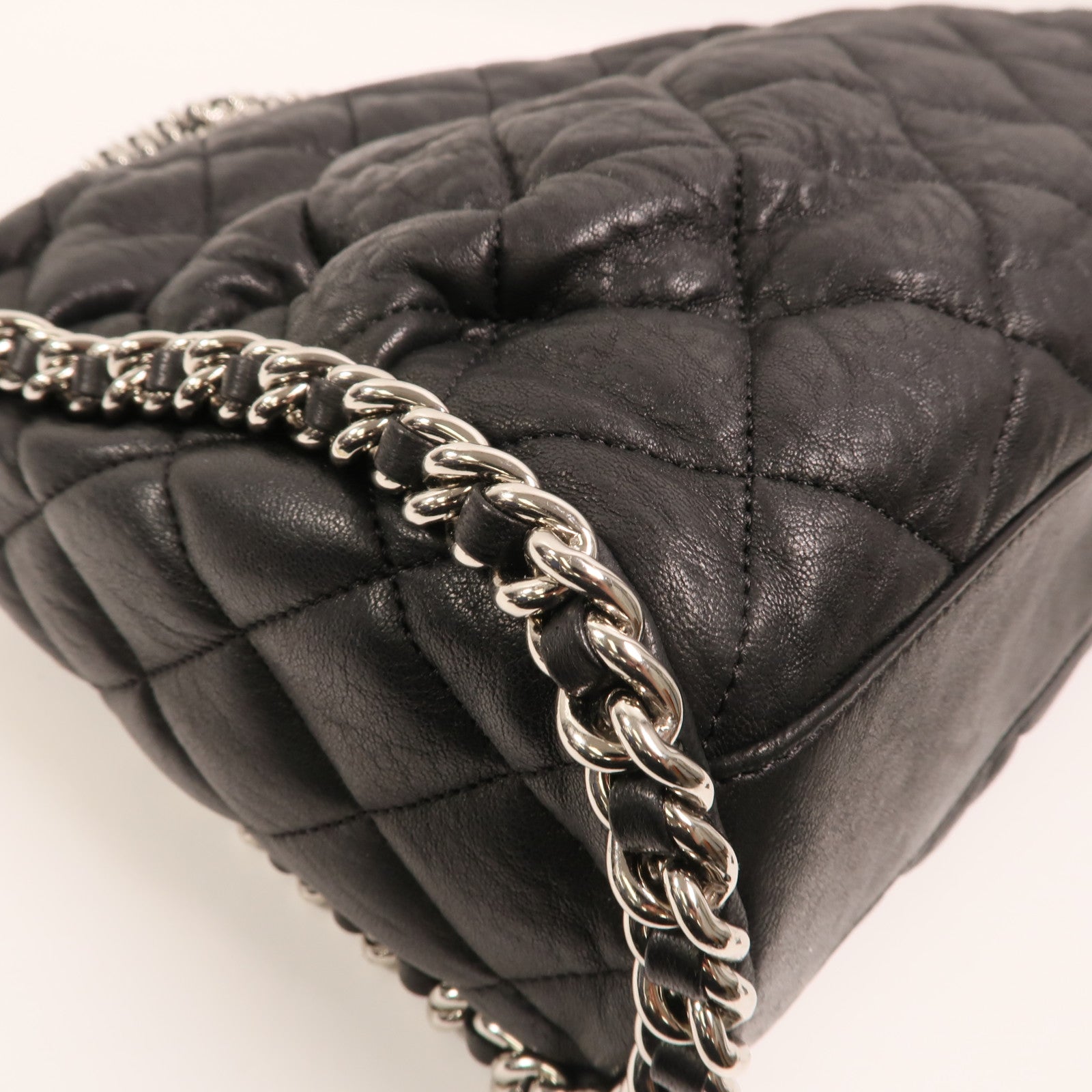 CHANEL 牛皮皮革Chain Around Hobo Bag銀扣鏈帶肩背袋