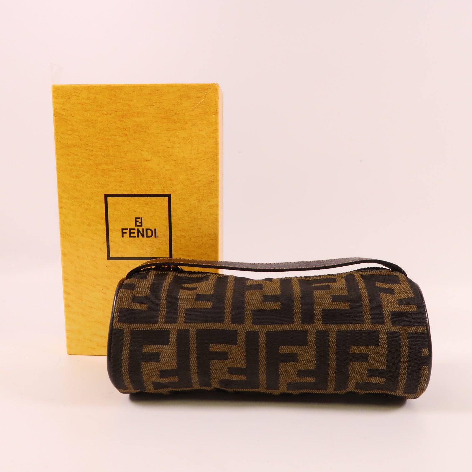 FENDI 帆布Pouch金扣小袋