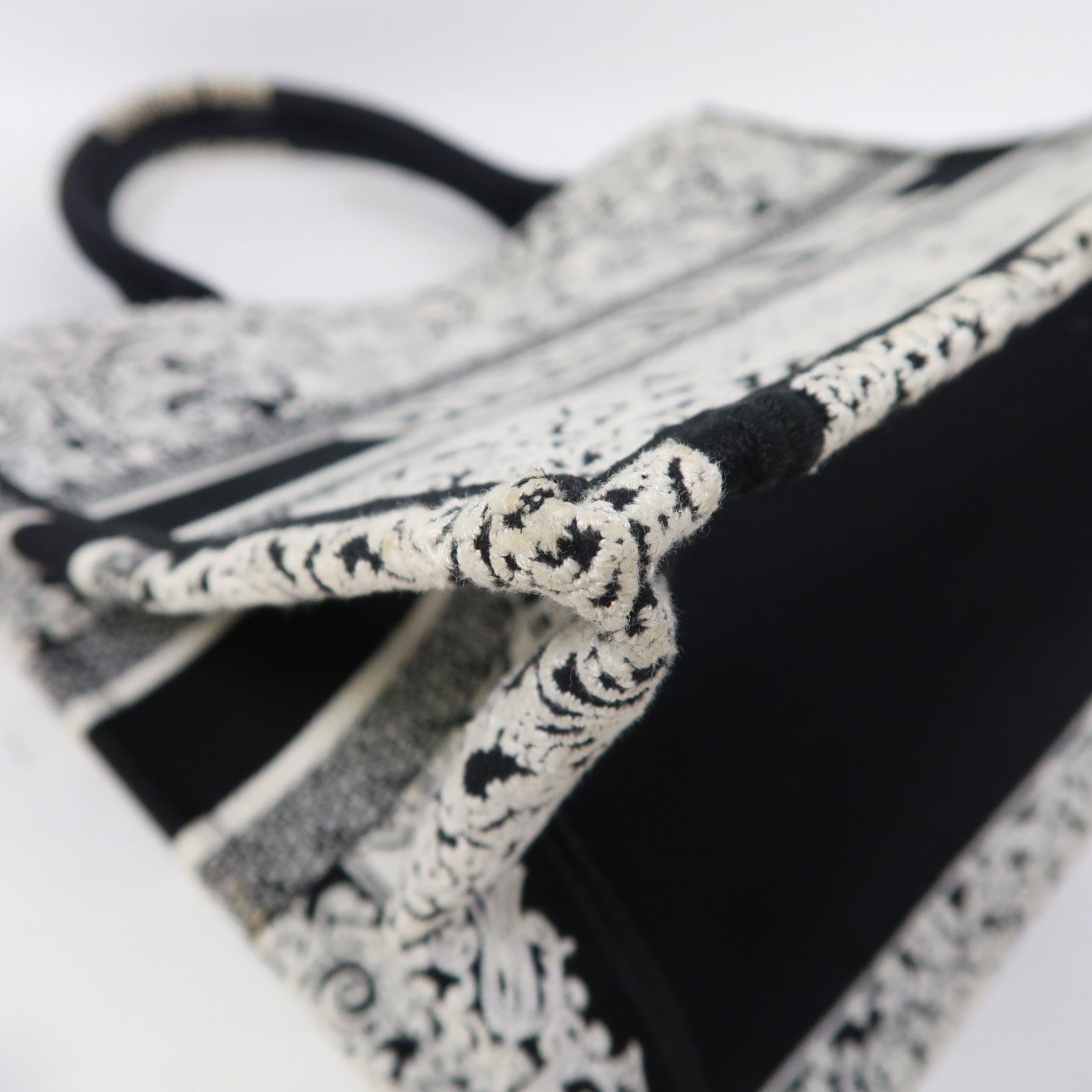 Dior 帆布Book Tote Medium手挽袋黑色/白色