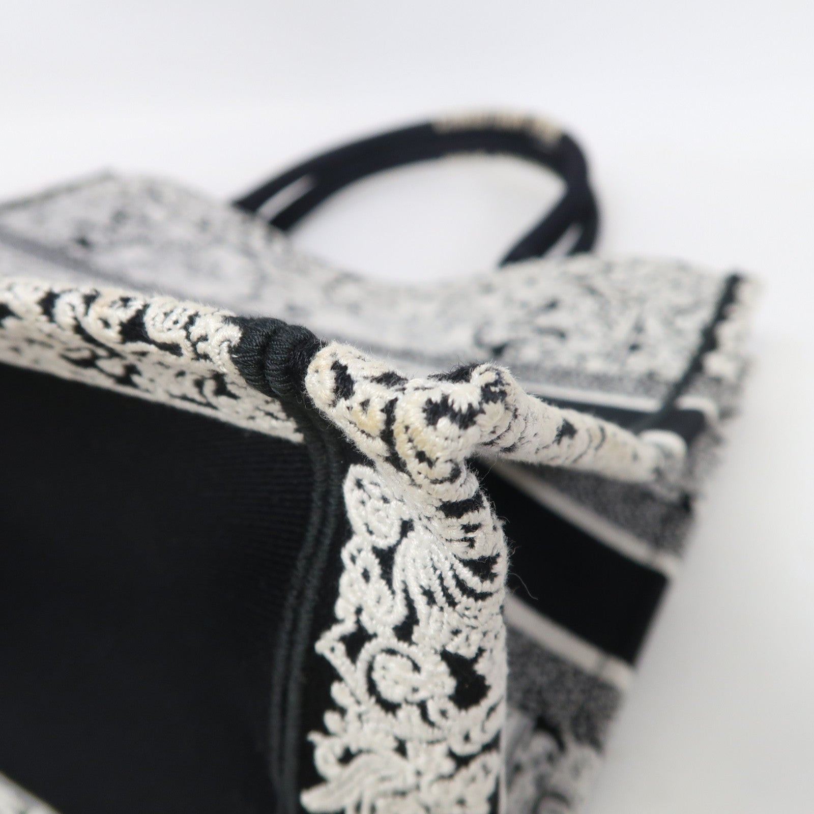 Dior 帆布Book Tote Medium手挽袋黑色/白色