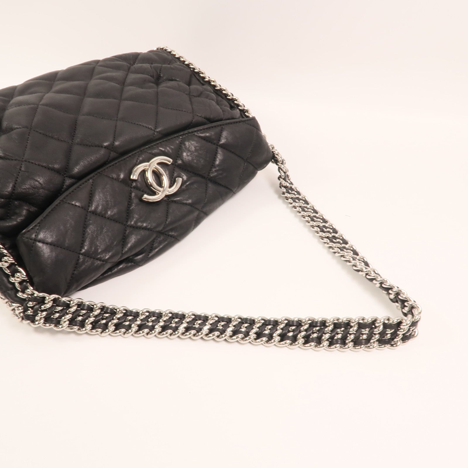 CHANEL 牛皮皮革Chain Around Hobo Bag銀扣鏈帶肩背袋