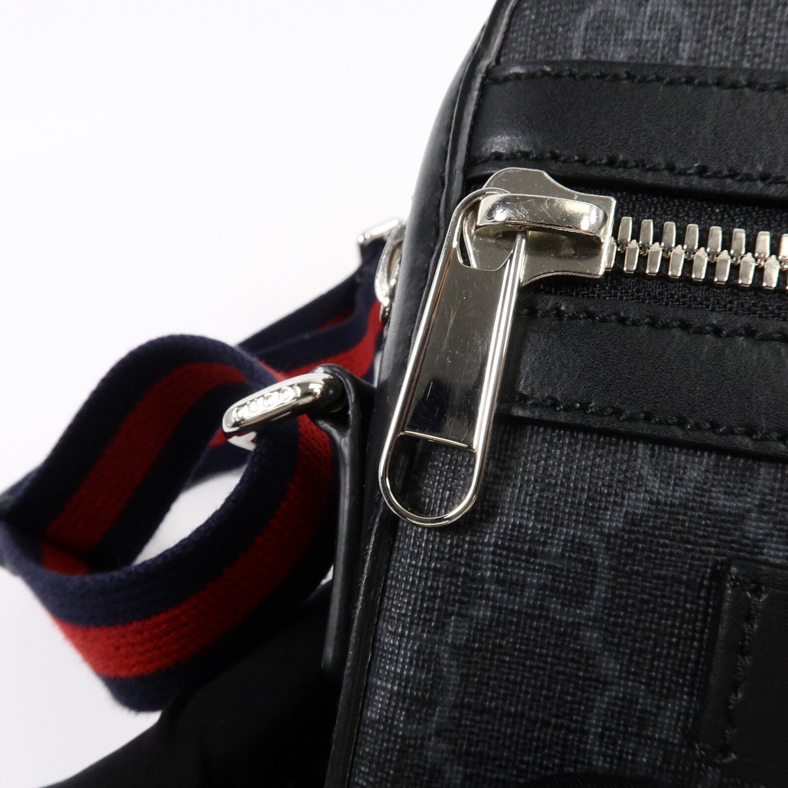 GUCCI 塗層帆布GG Supreme Messenger肩背袋
