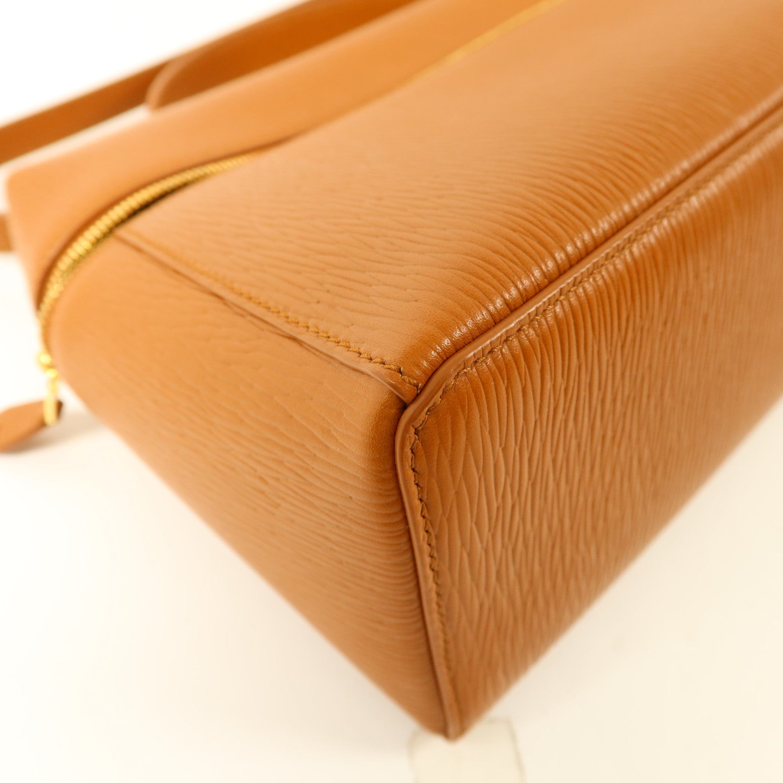 Loro Piana 牛皮皮革Extra Bag L27金扣肩背袋