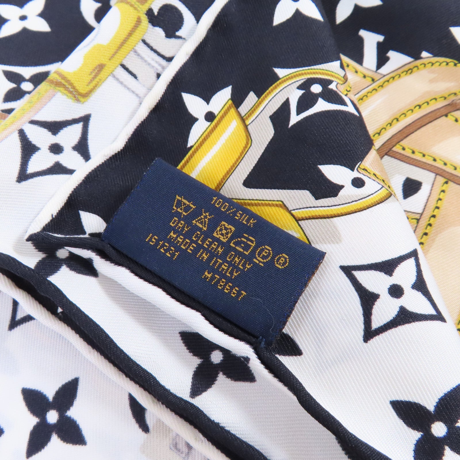 LOUIS VUITTON 【激減優惠】絲質Monogram Confidential Square Scarf絲巾黑色/白色/彩色