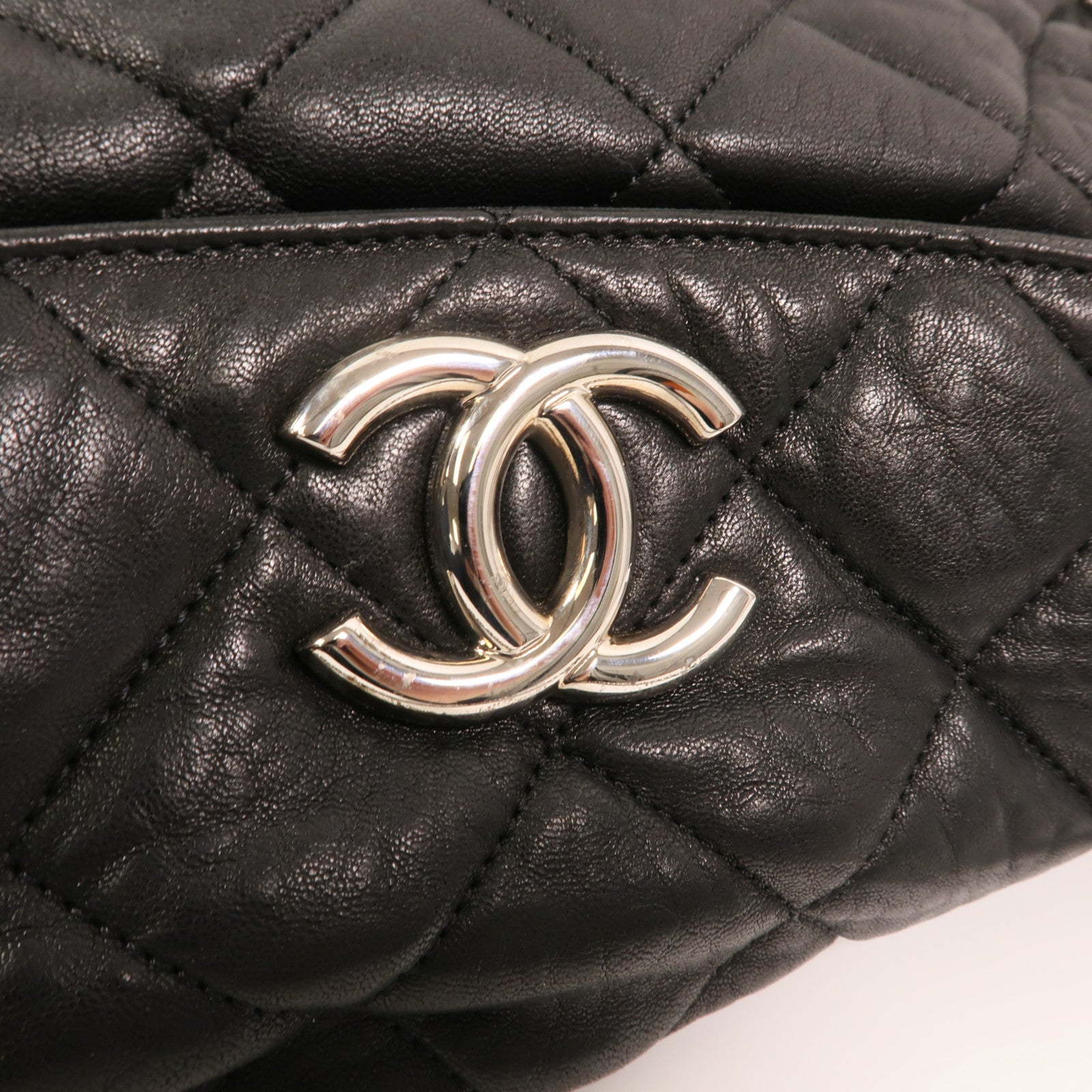CHANEL 牛皮皮革Chain Around Hobo Bag銀扣鏈帶肩背袋