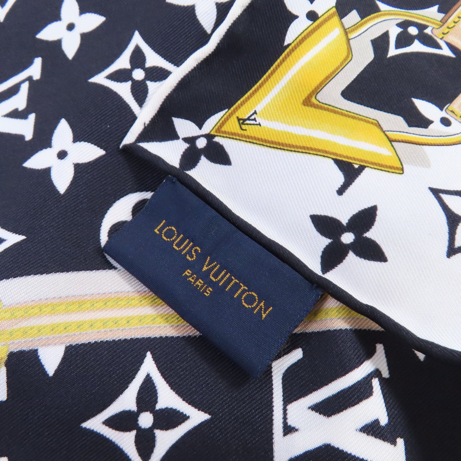 LOUIS VUITTON 【激減優惠】絲質Monogram Confidential Square Scarf絲巾黑色/白色/彩色