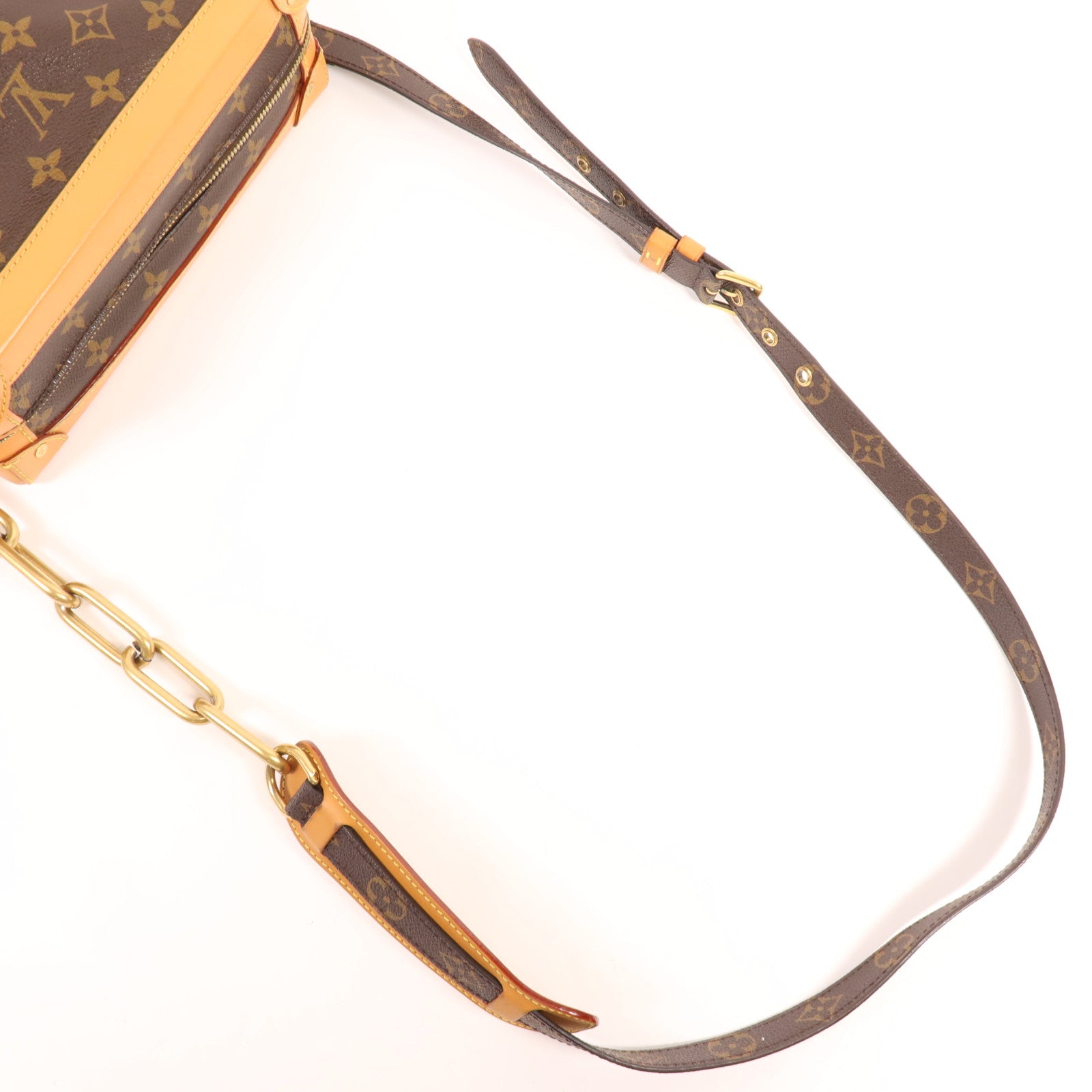 LOUIS VUITTON Monogram Soft Trunk金扣肩背袋