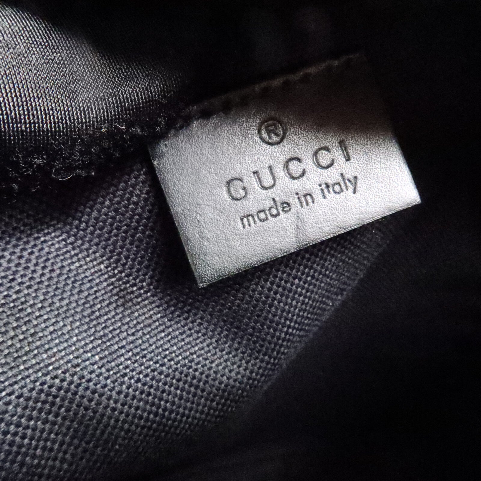 GUCCI 塗層帆布GG Supreme Messenger肩背袋