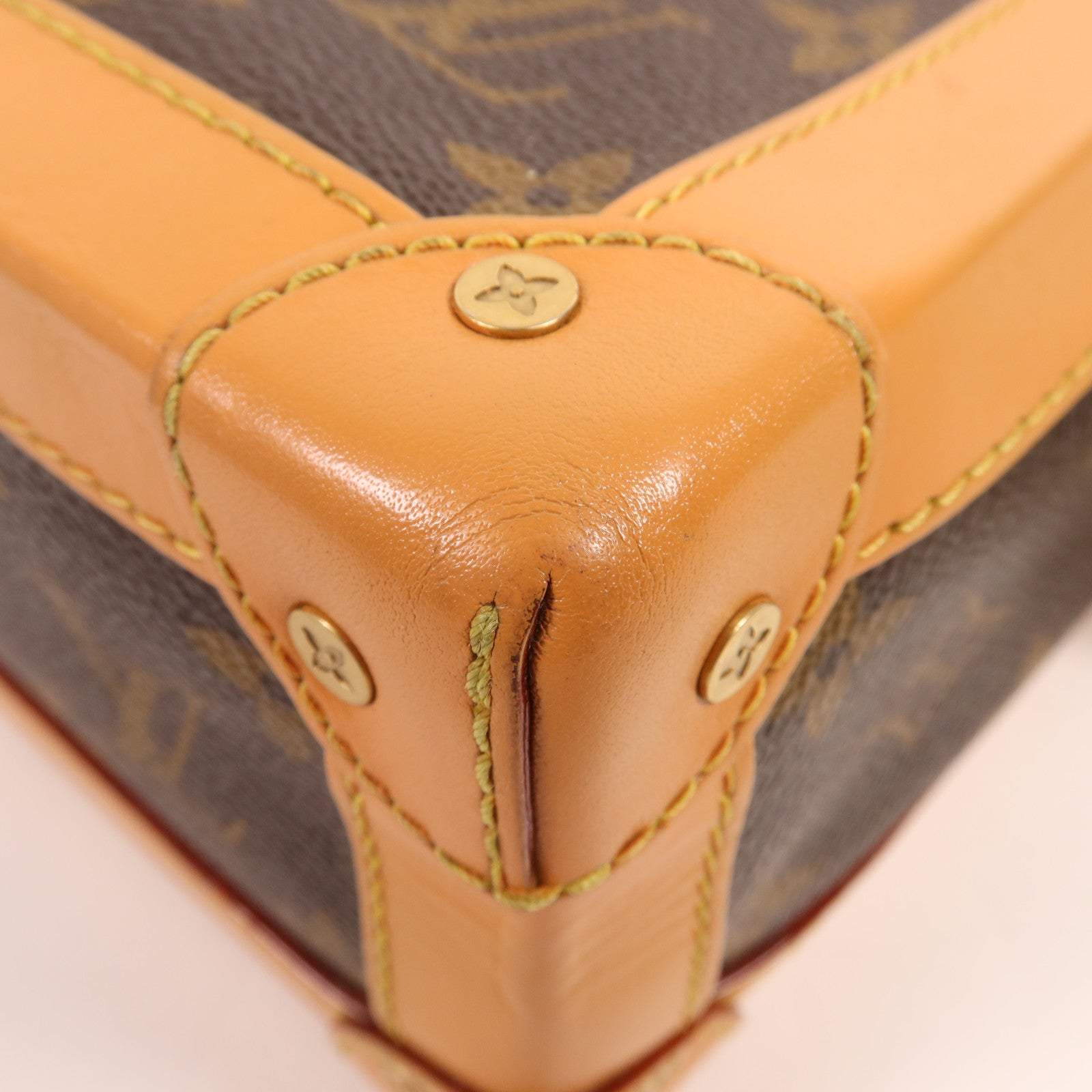 LOUIS VUITTON Monogram Soft Trunk金扣肩背袋