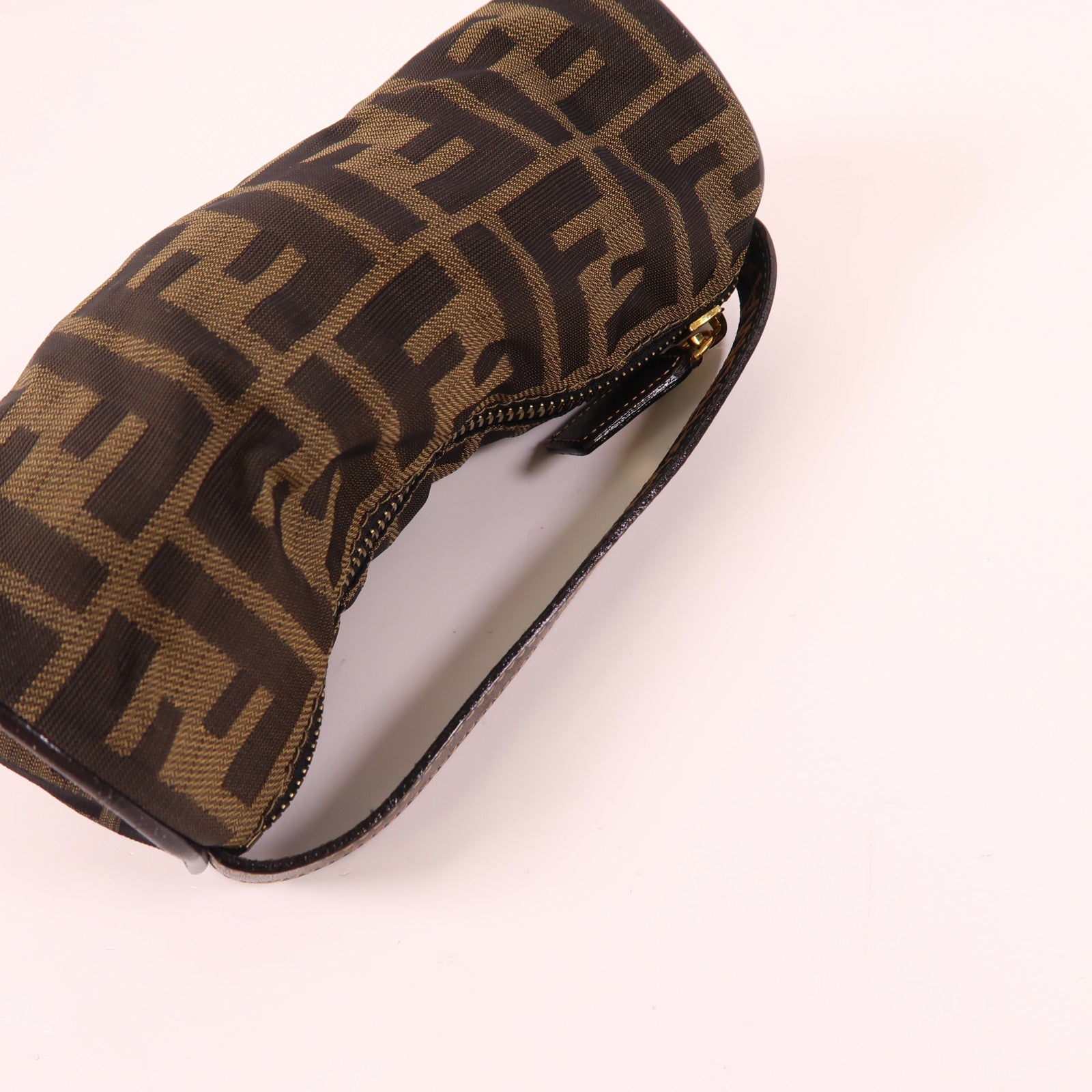 FENDI 帆布Pouch金扣小袋