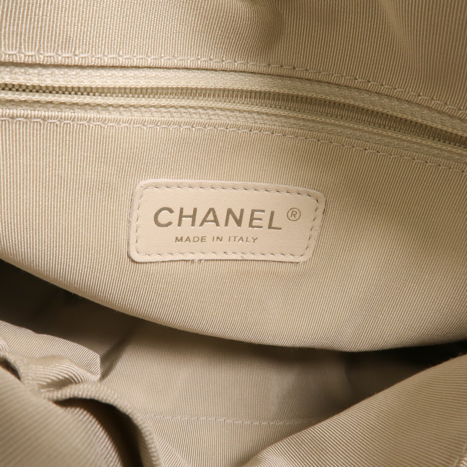 CHANEL 牛皮皮革Chain Around Hobo Bag銀扣鏈帶肩背袋