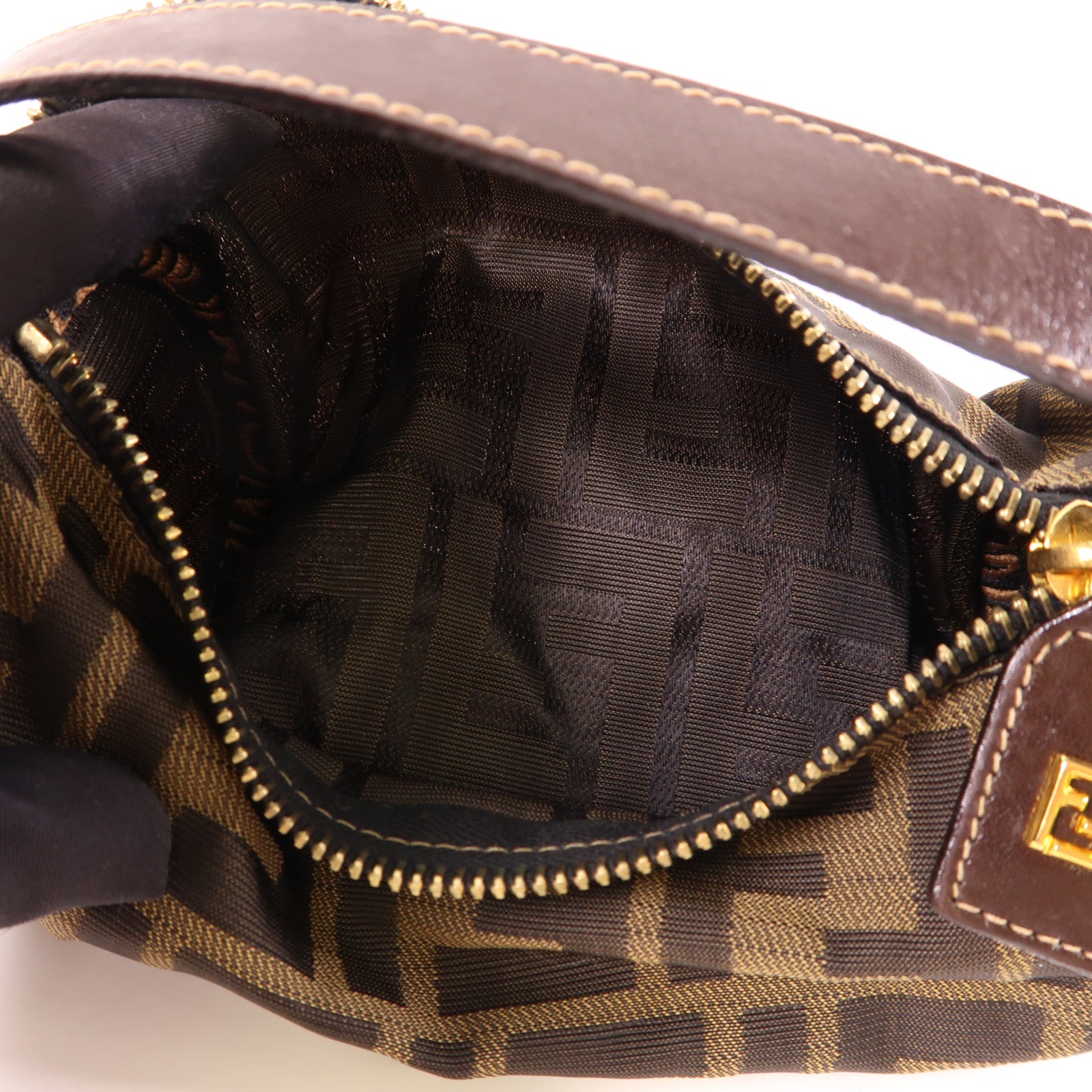 FENDI 帆布Pouch金扣小袋