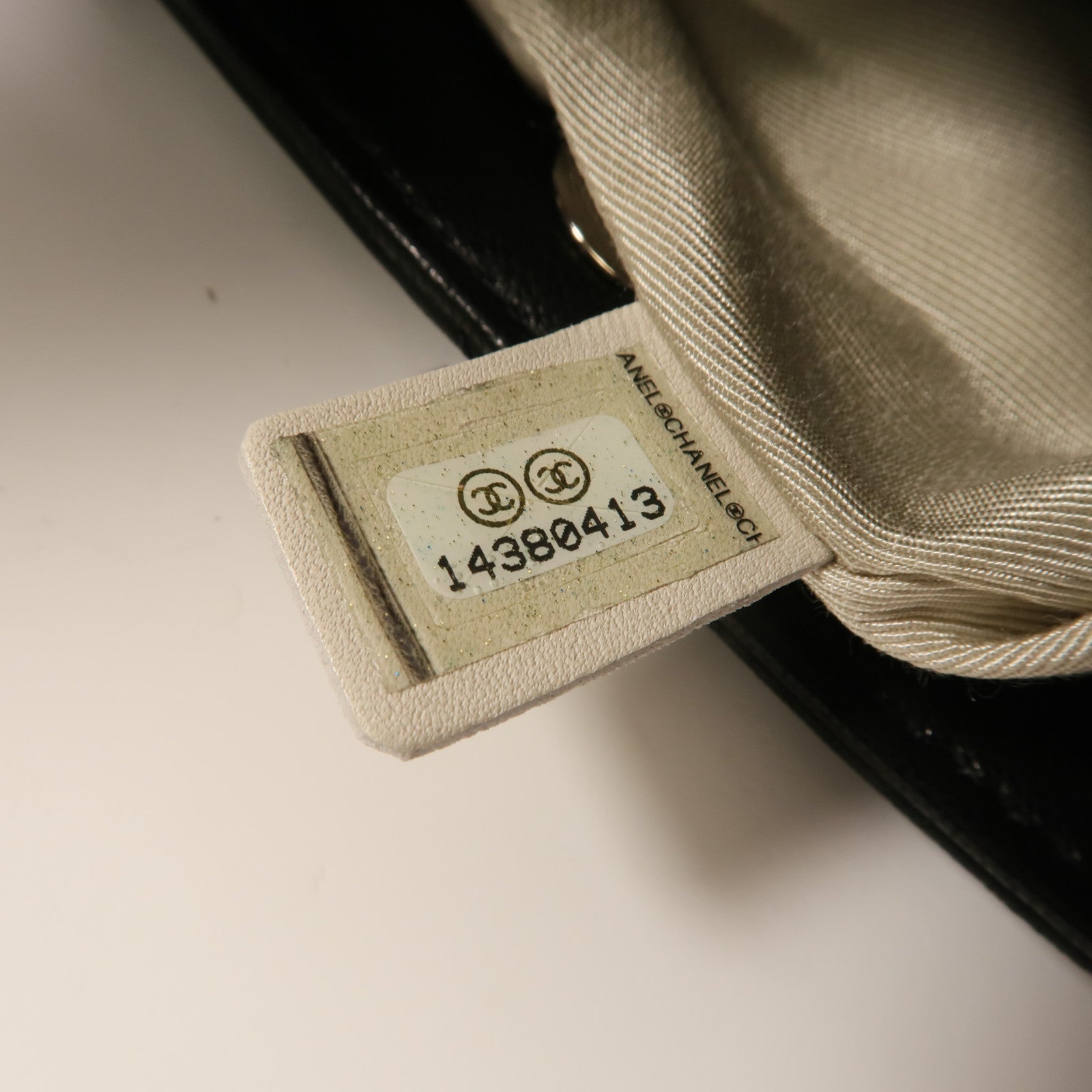CHANEL 牛皮皮革Chain Around Hobo Bag銀扣鏈帶肩背袋