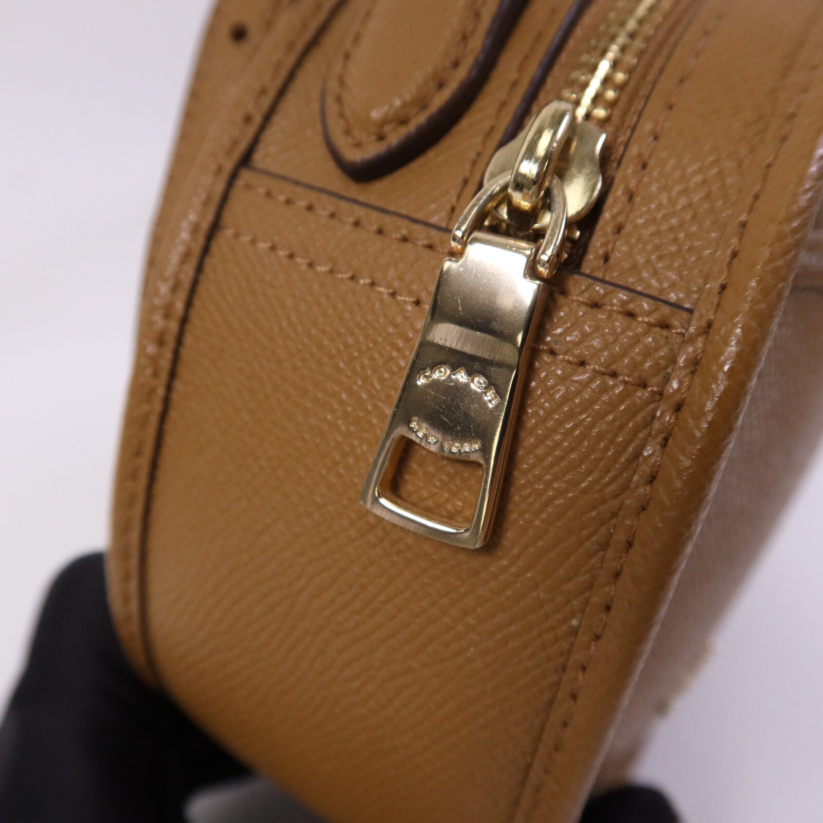 COACH 牛皮皮革Shoulder bag金扣肩背袋