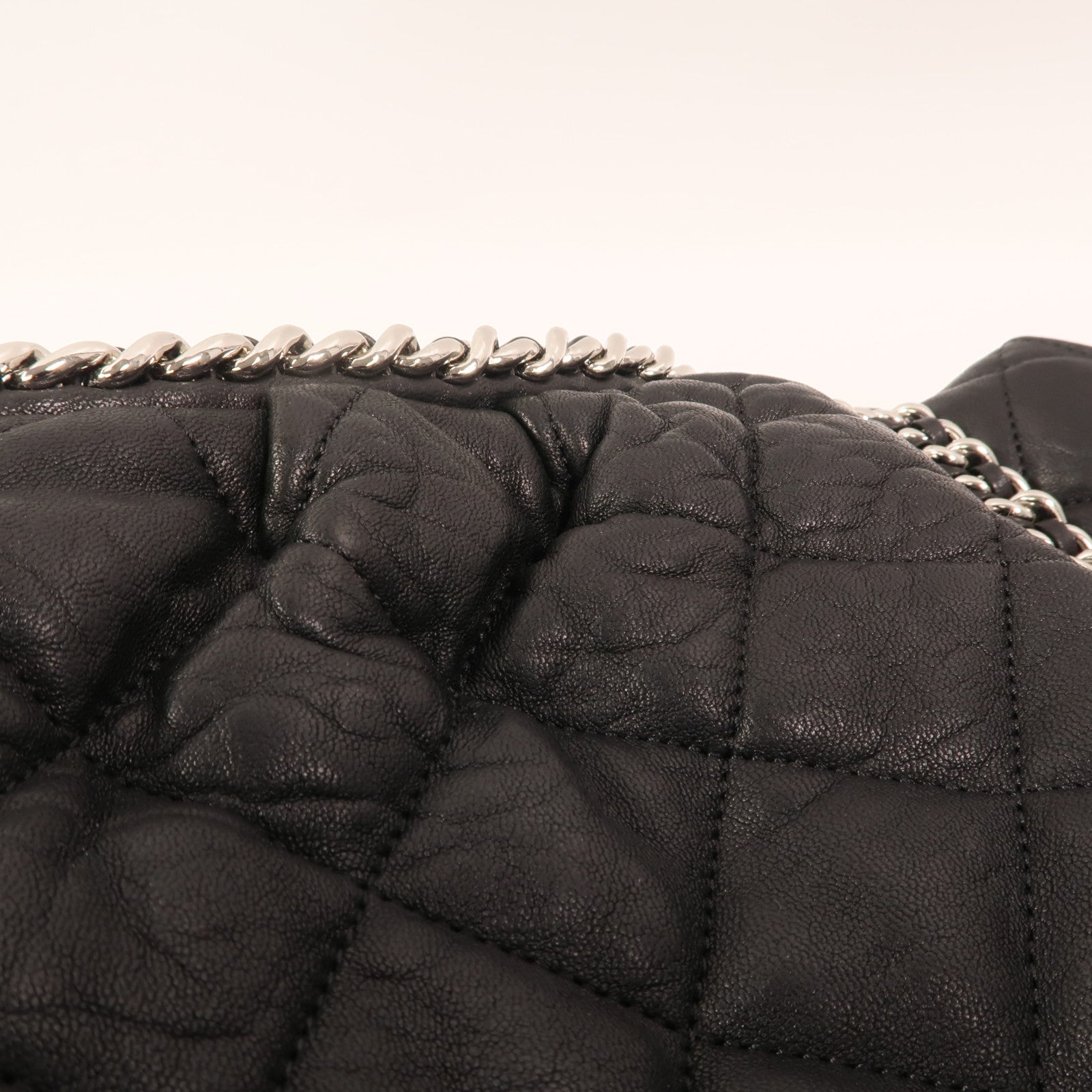 CHANEL 牛皮皮革Chain Around Hobo Bag銀扣鏈帶肩背袋