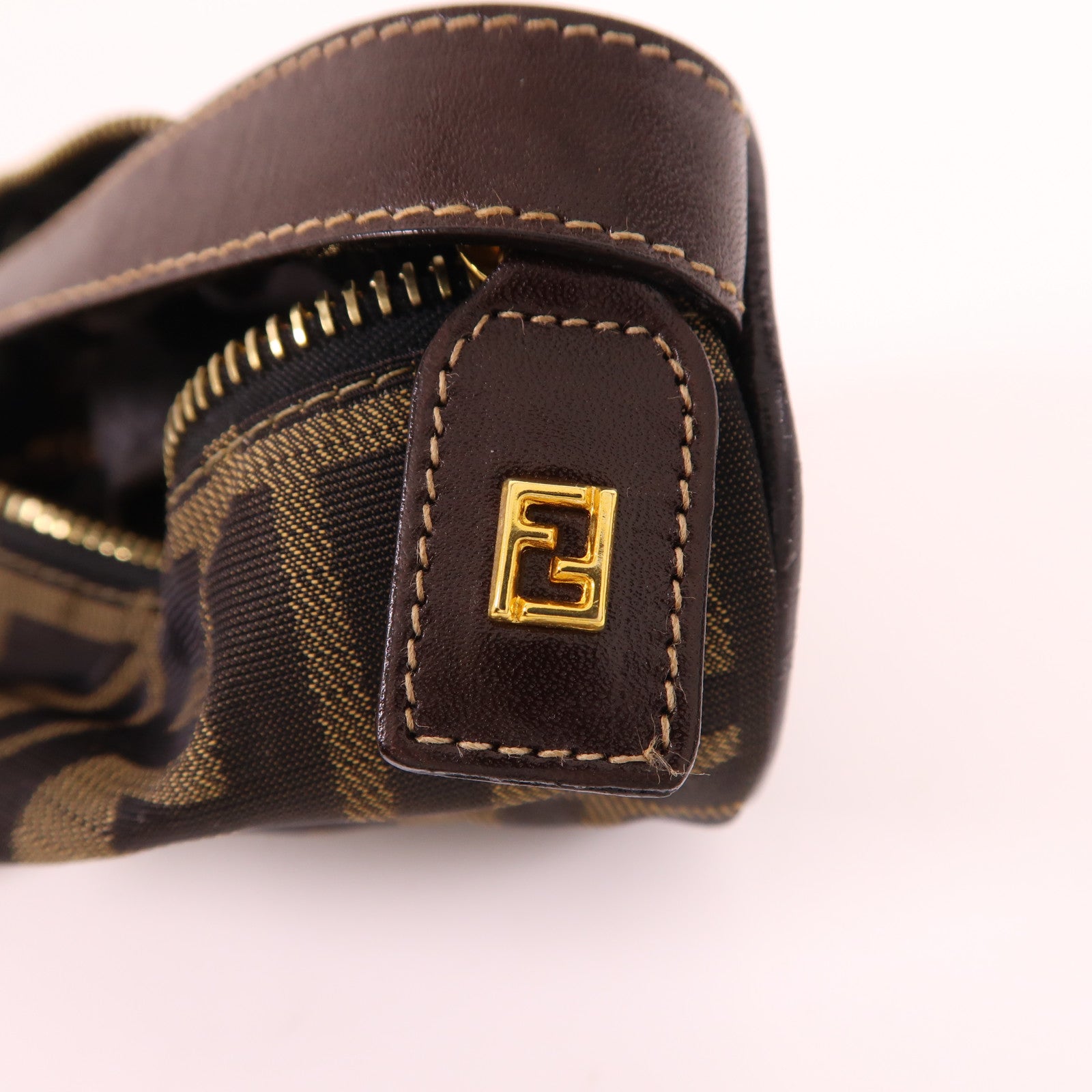 FENDI 帆布Pouch金扣小袋