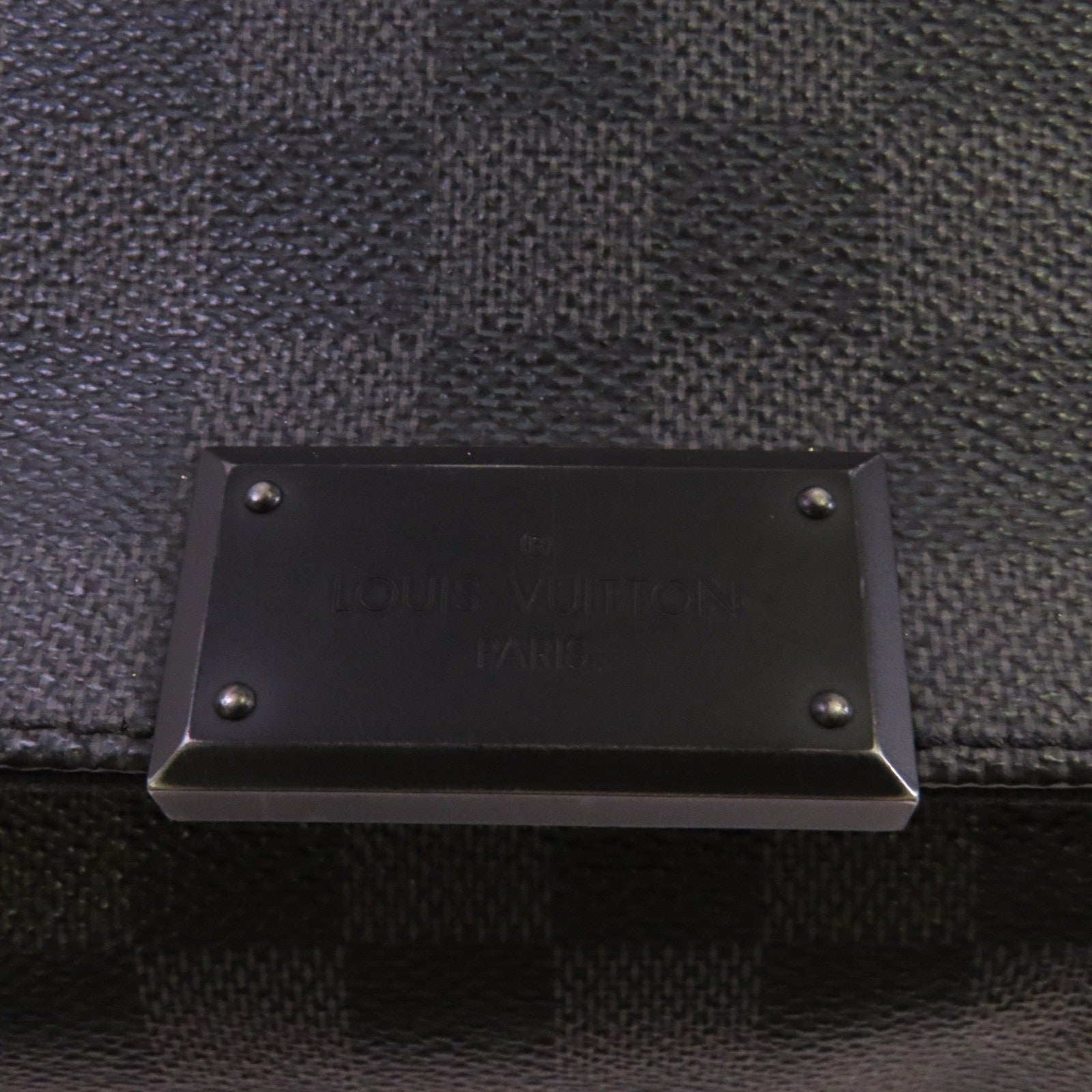 LOUIS VUITTON 【激減優惠】Damier Graphite District GM肩背袋