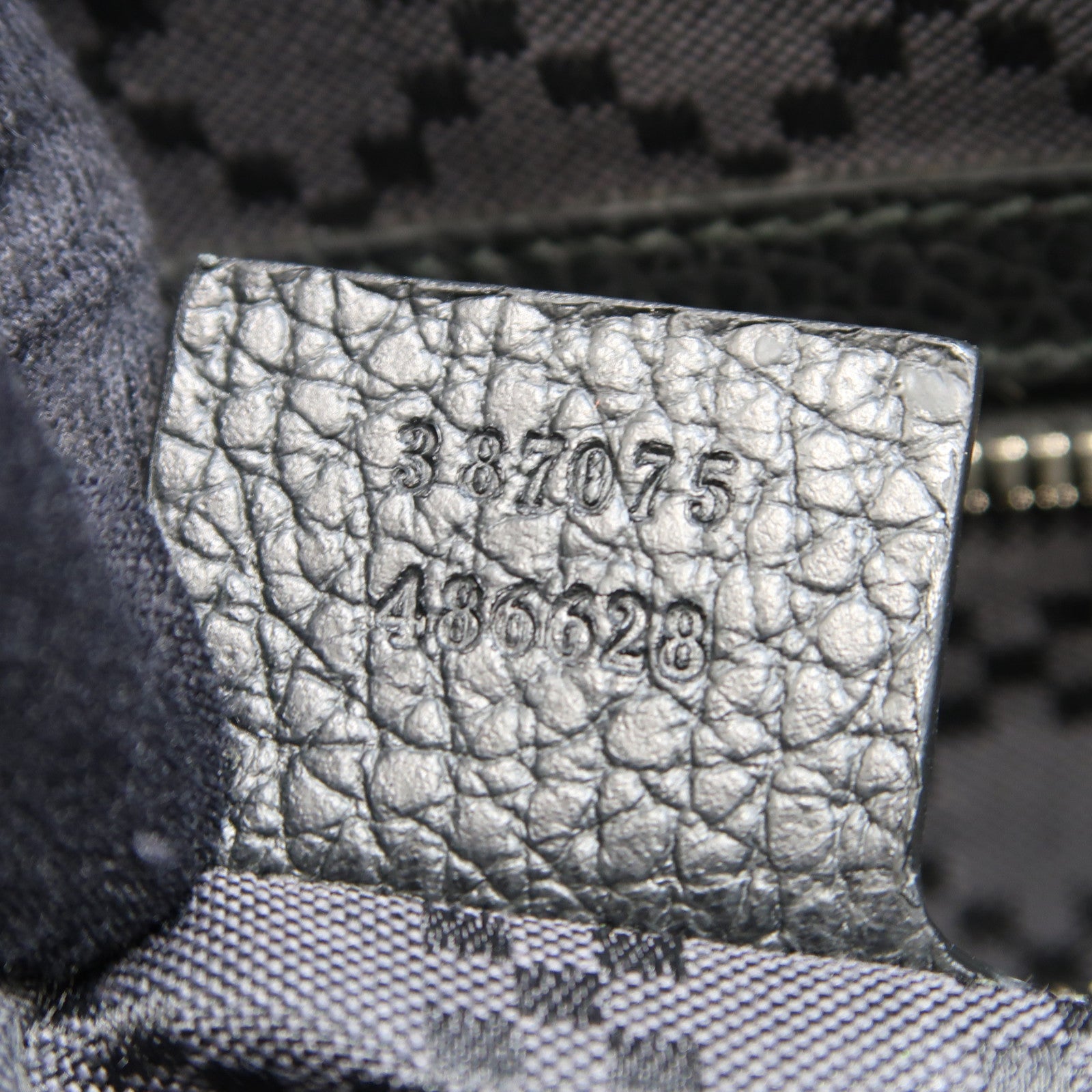 GUCCI 牛皮皮革Pouch銀扣手拿包黑色