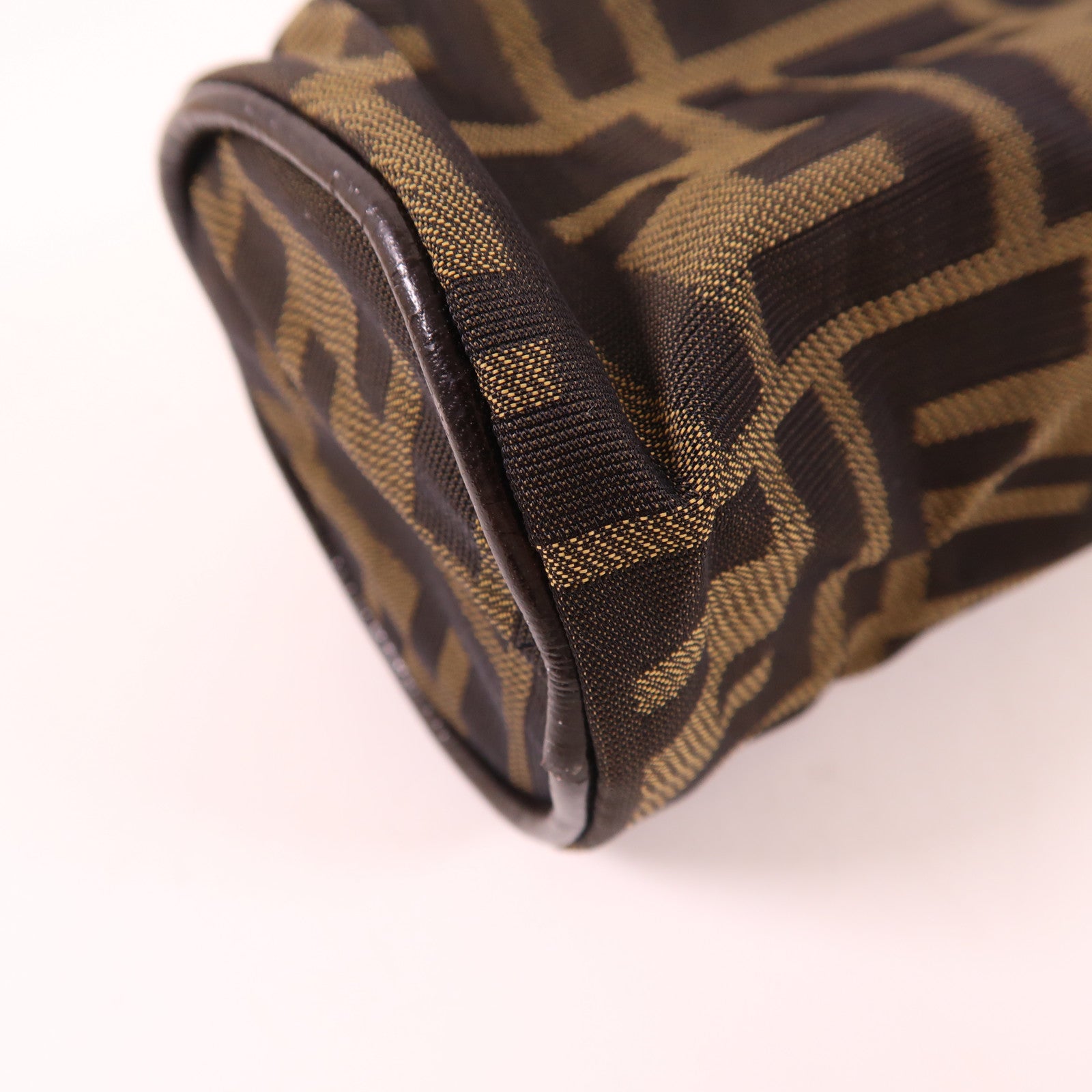 FENDI 帆布Pouch金扣小袋