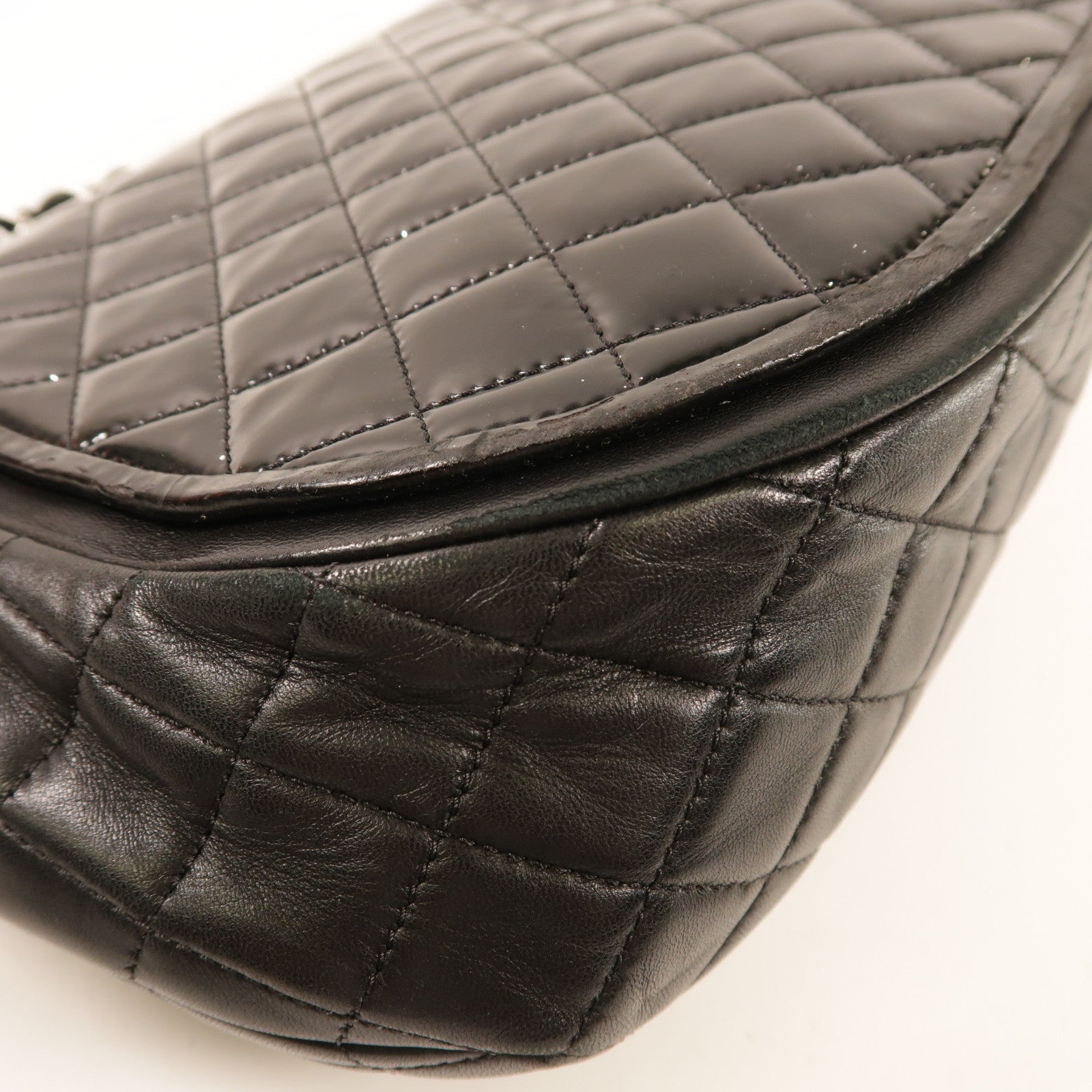 CHANEL 漆皮皮革Shoulder Bag銀扣鏈帶肩背袋