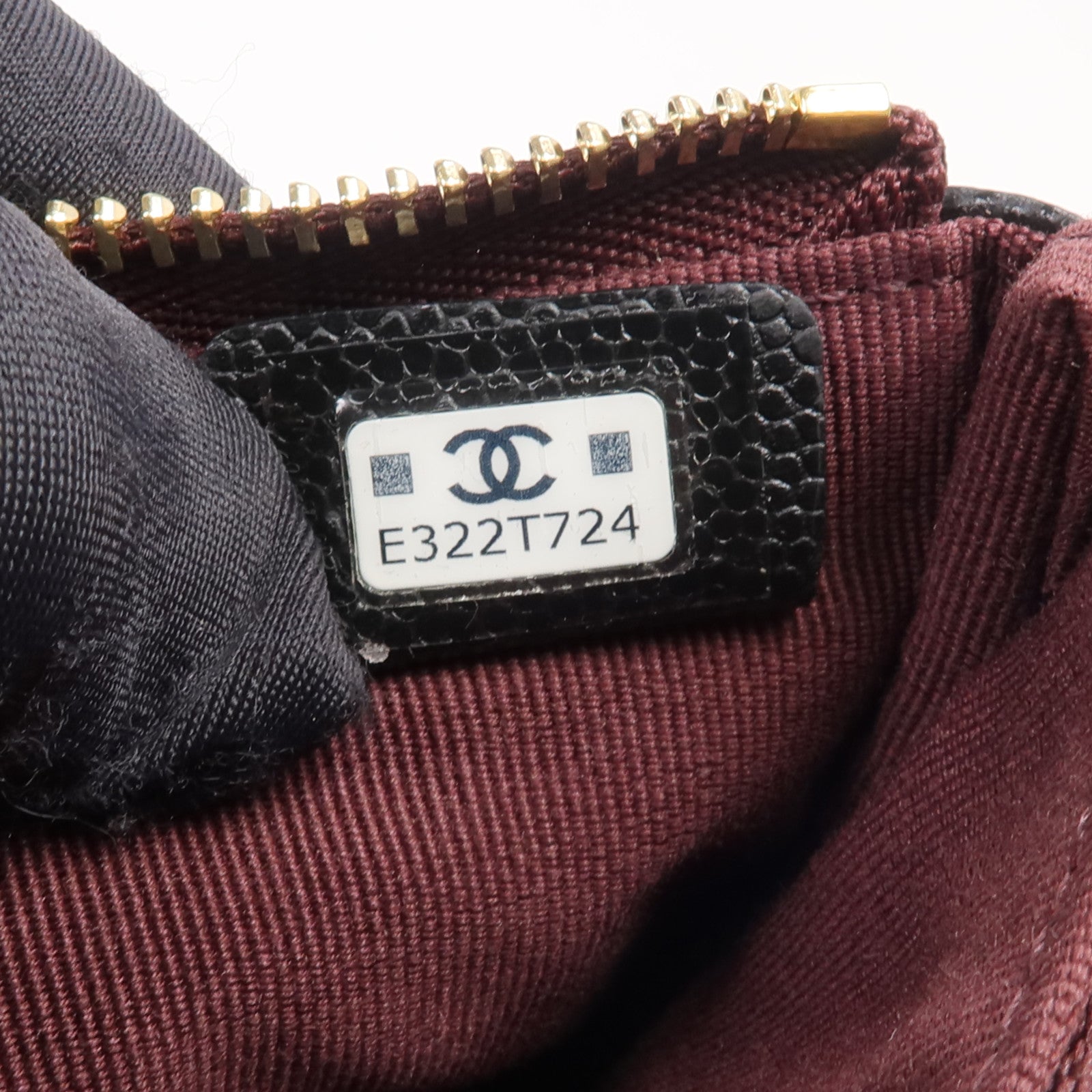CHANEL 牛皮皮革Mini Pouch金扣手拿包