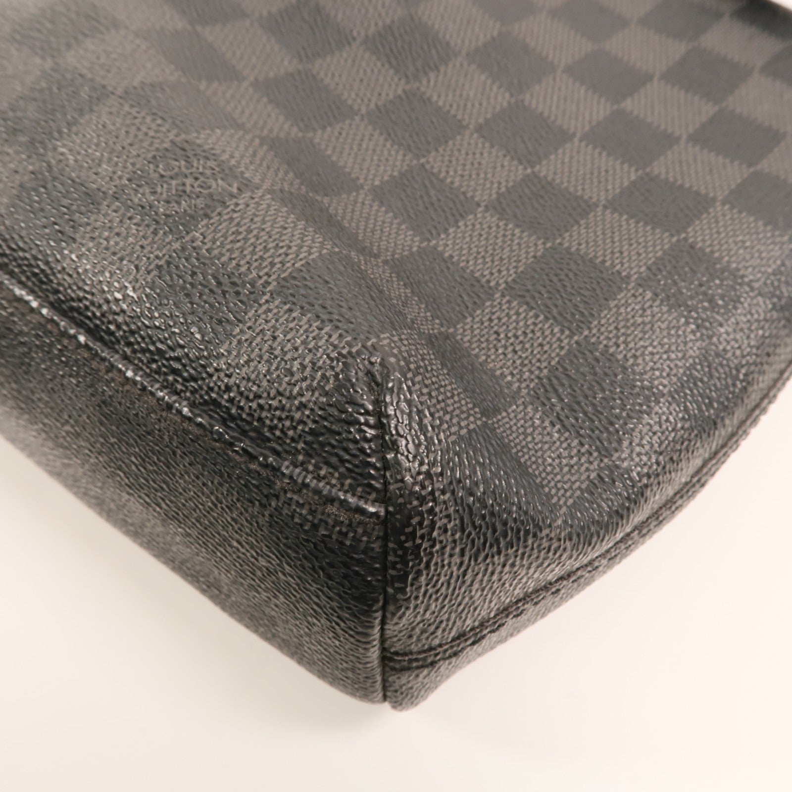LOUIS VUITTON Damier Graphite Mick PM肩背袋