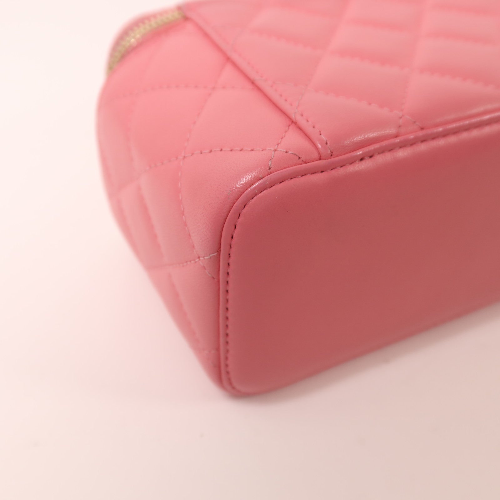 CHANEL 羊皮皮革Vanity Case金扣鏈帶肩背袋