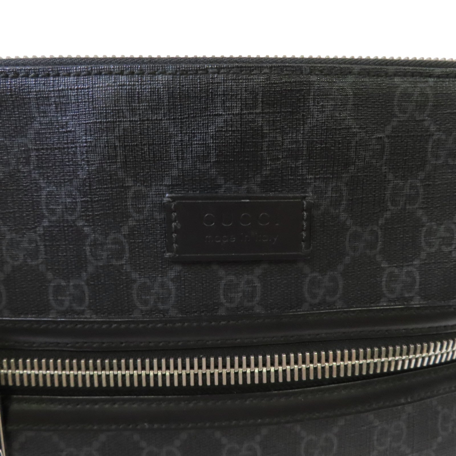 GUCCI 塗層帆布GG Messenger Bag銀扣肩背袋黑色/碳灰色