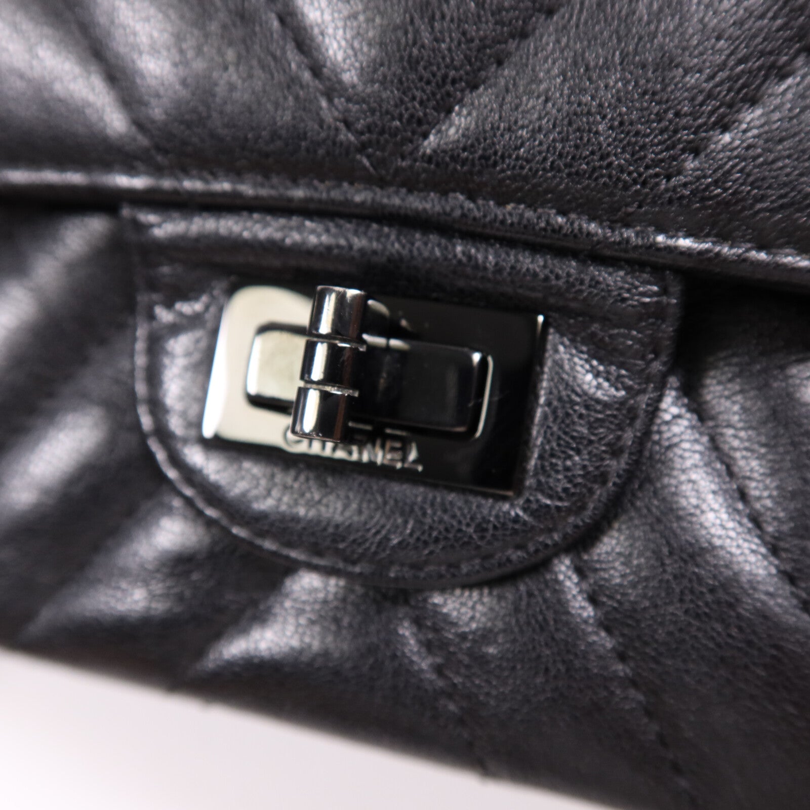 CHANEL 牛皮皮革2.55 (28cm)鏈帶肩背袋